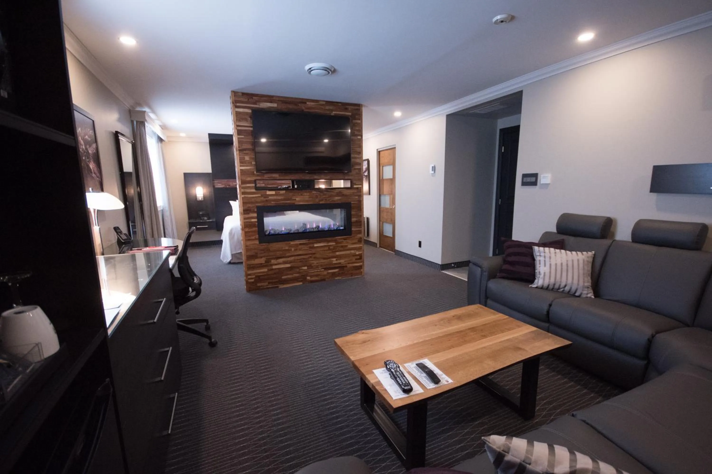 Photo of the whole room, Bed in Hotel des Eskers