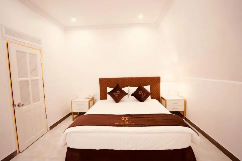 Bed in Tulip City View