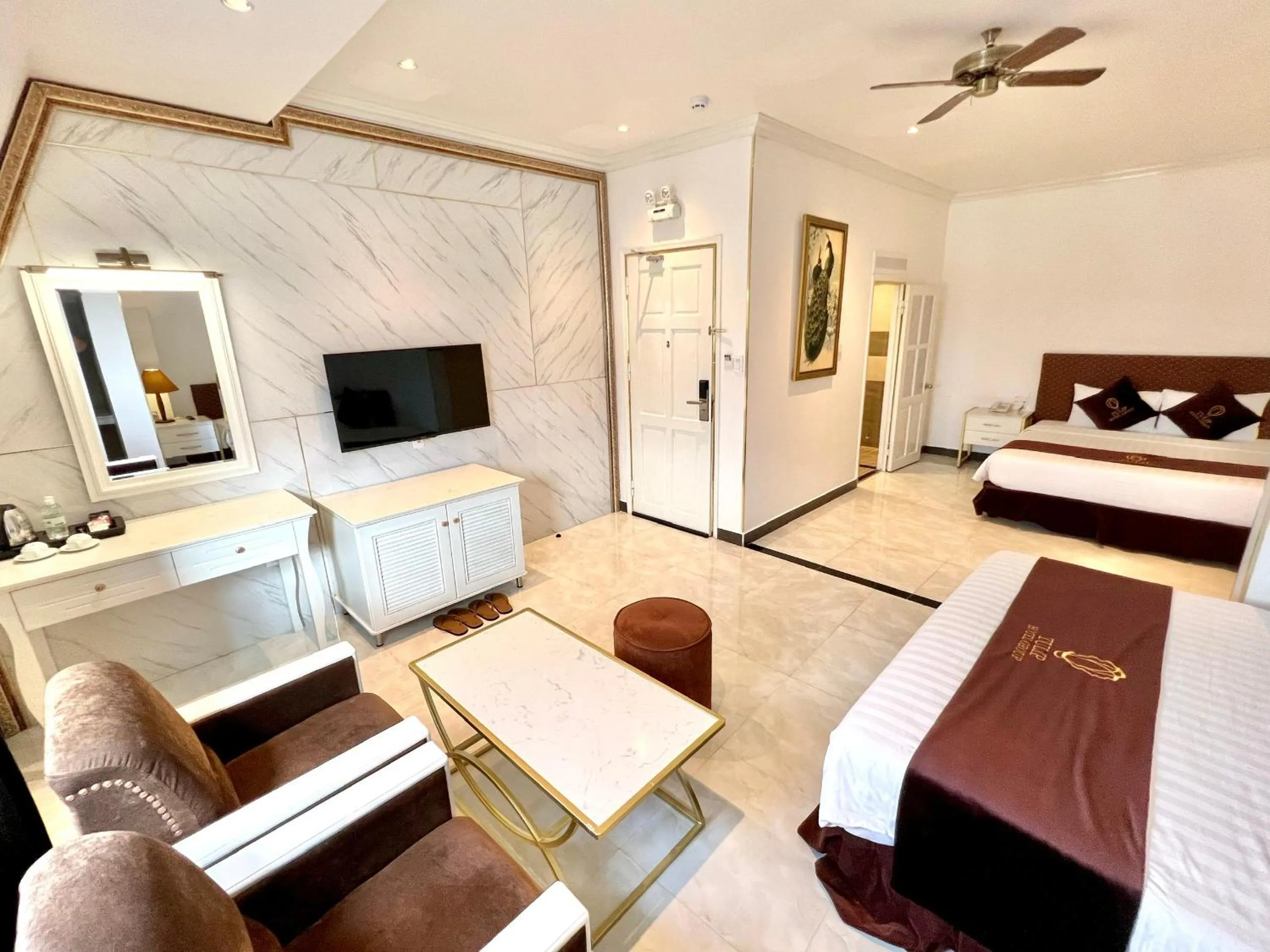 Bed in Tulip City View