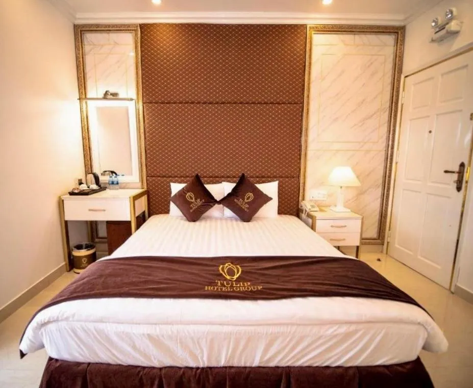 Bed in Tulip City View