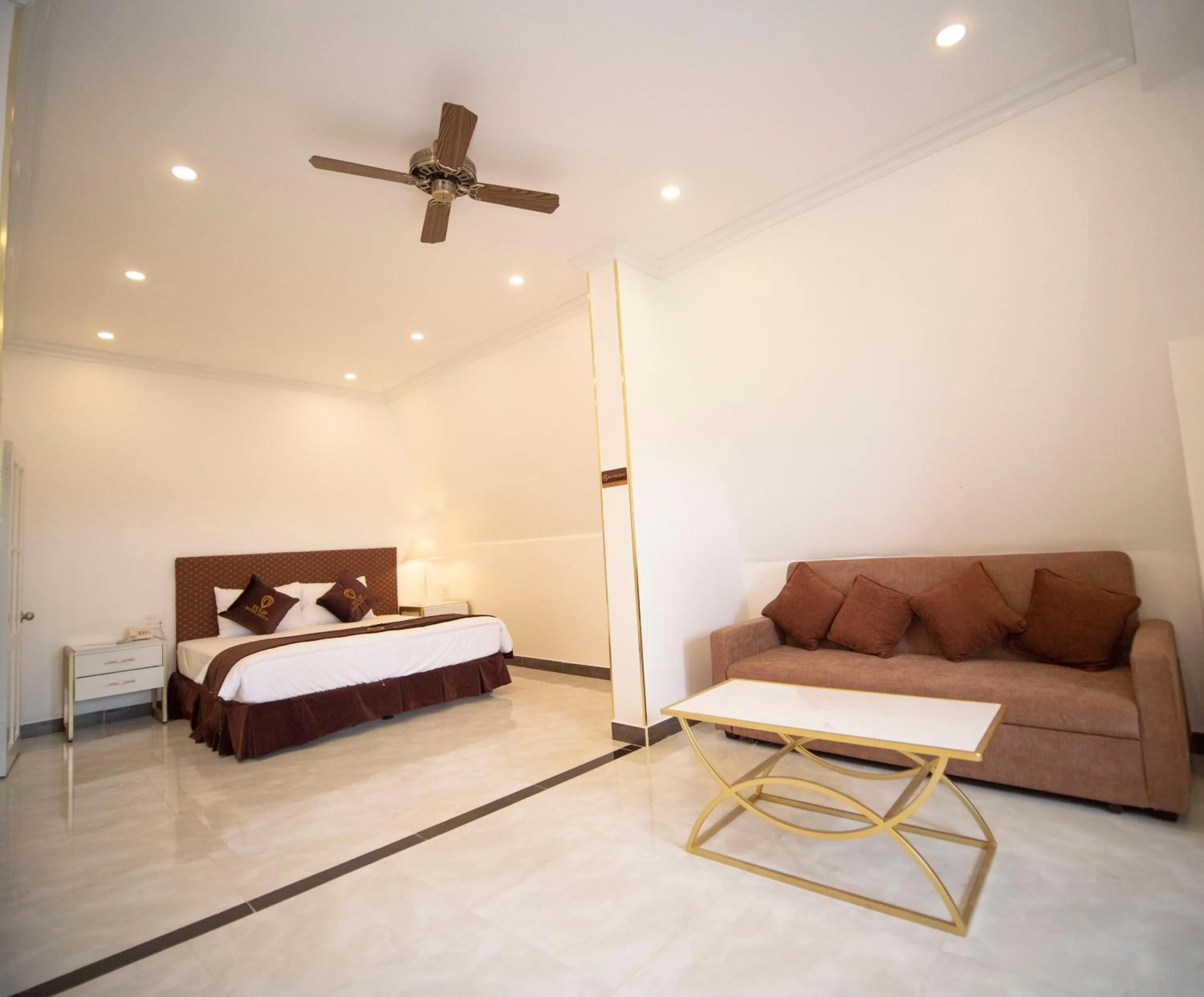 Bed in Tulip City View