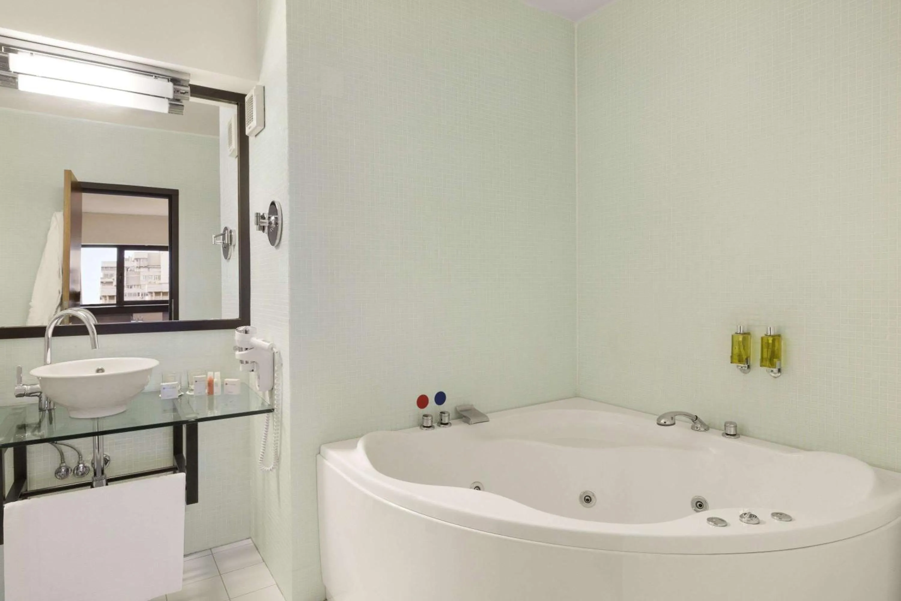 Photo of the whole room in Ramada Iasi City Center