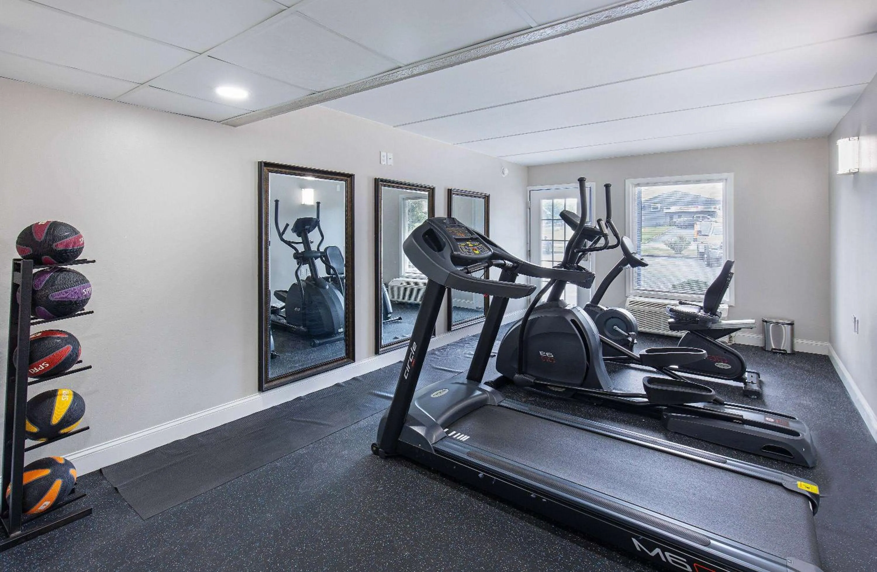 Fitness centre/facilities in Days Inn by Wyndham Knoxville North