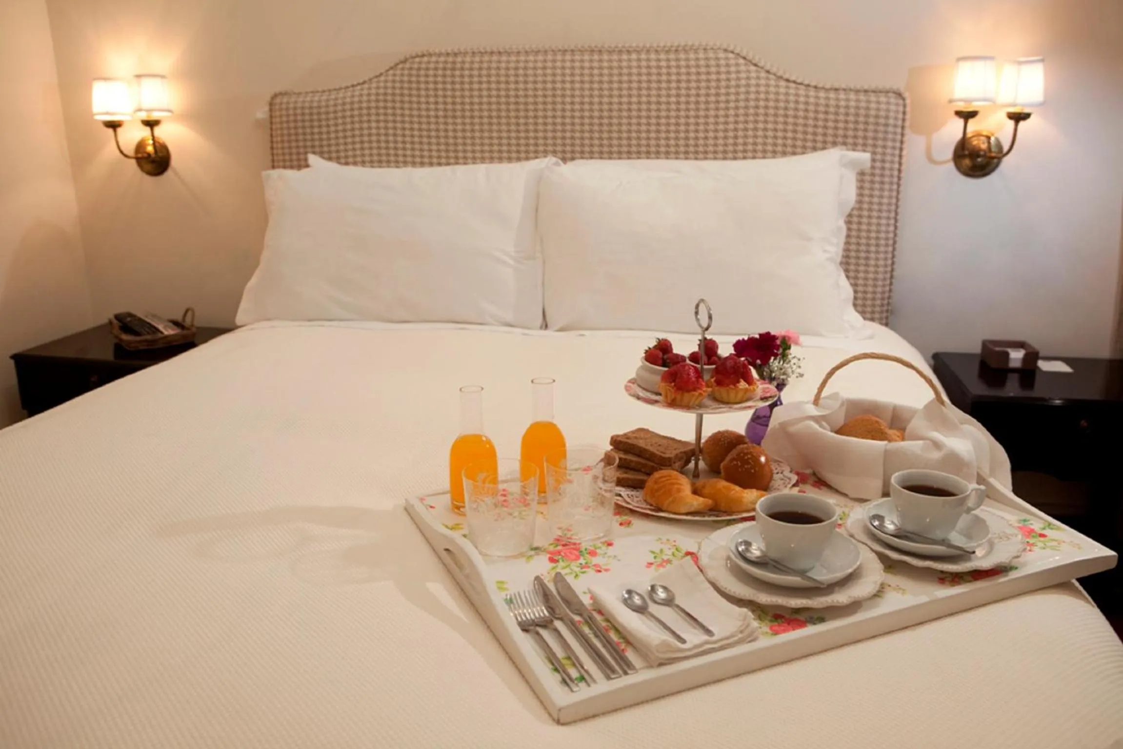 American breakfast, Bed in Quinta Miraflores Boutique Hotel