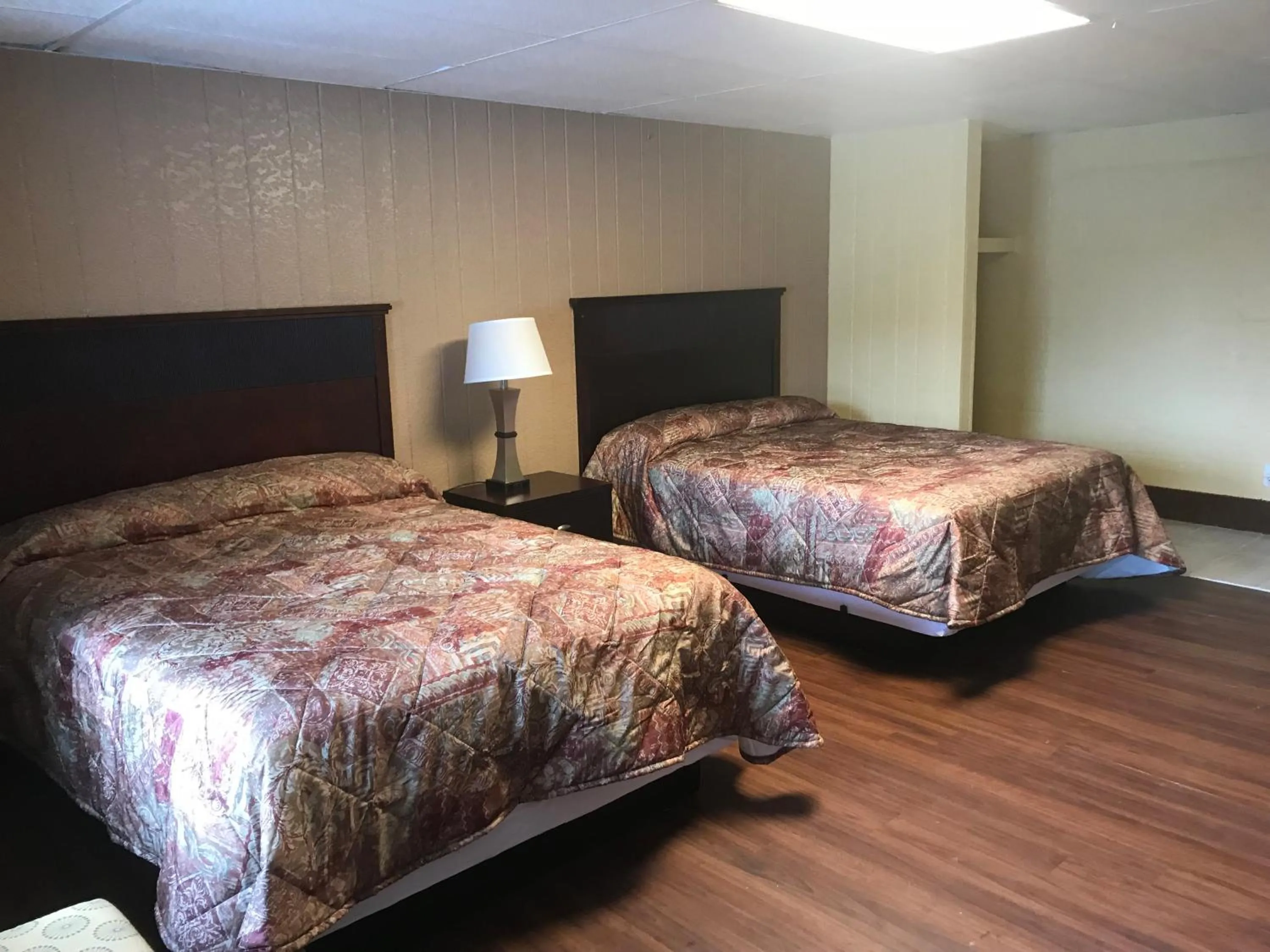 Bed in Americas Best Value Inn Stone Mountain Atlanta E