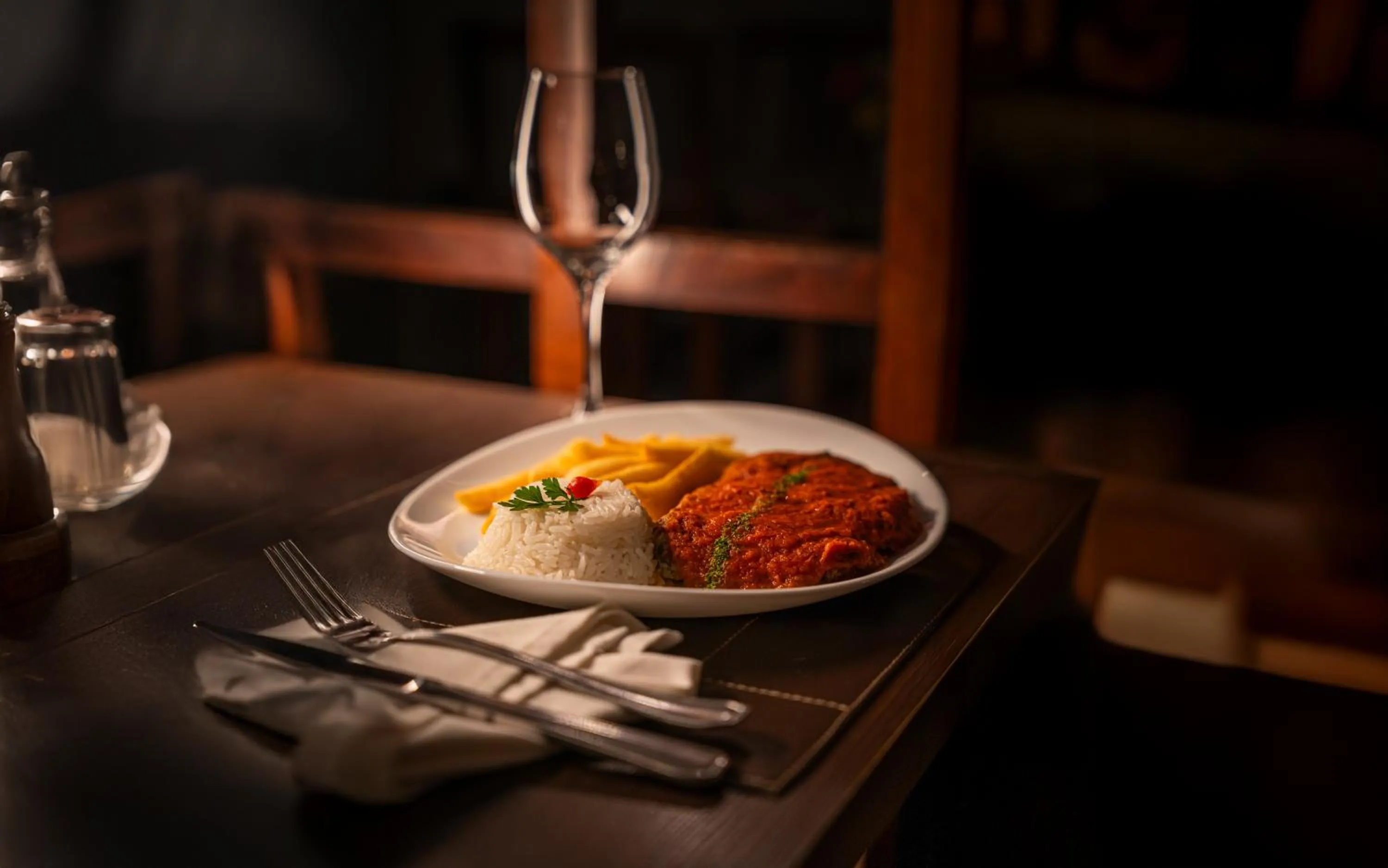 Restaurant/places to eat in Hotel Deville Express Guaira