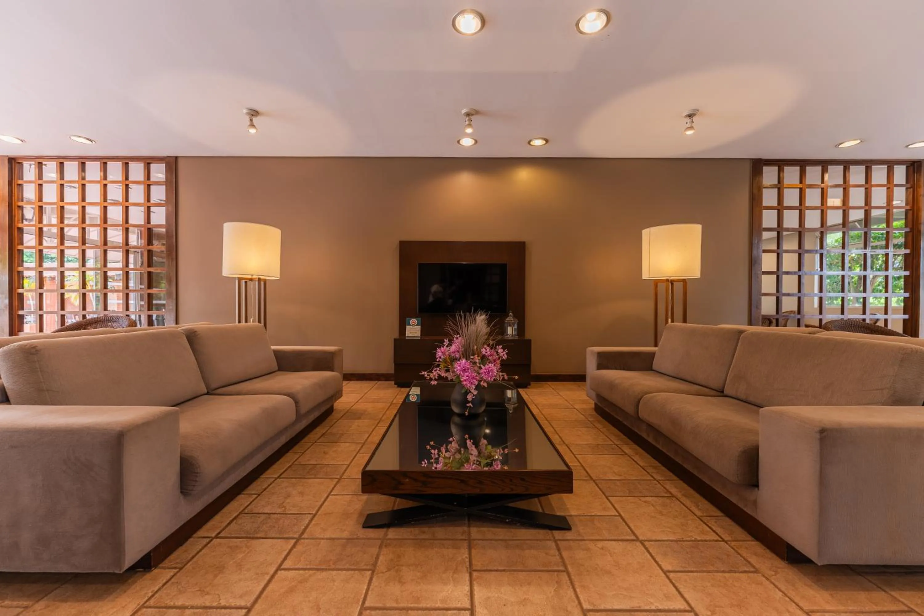 Lobby or reception in Hotel Deville Express Guaira