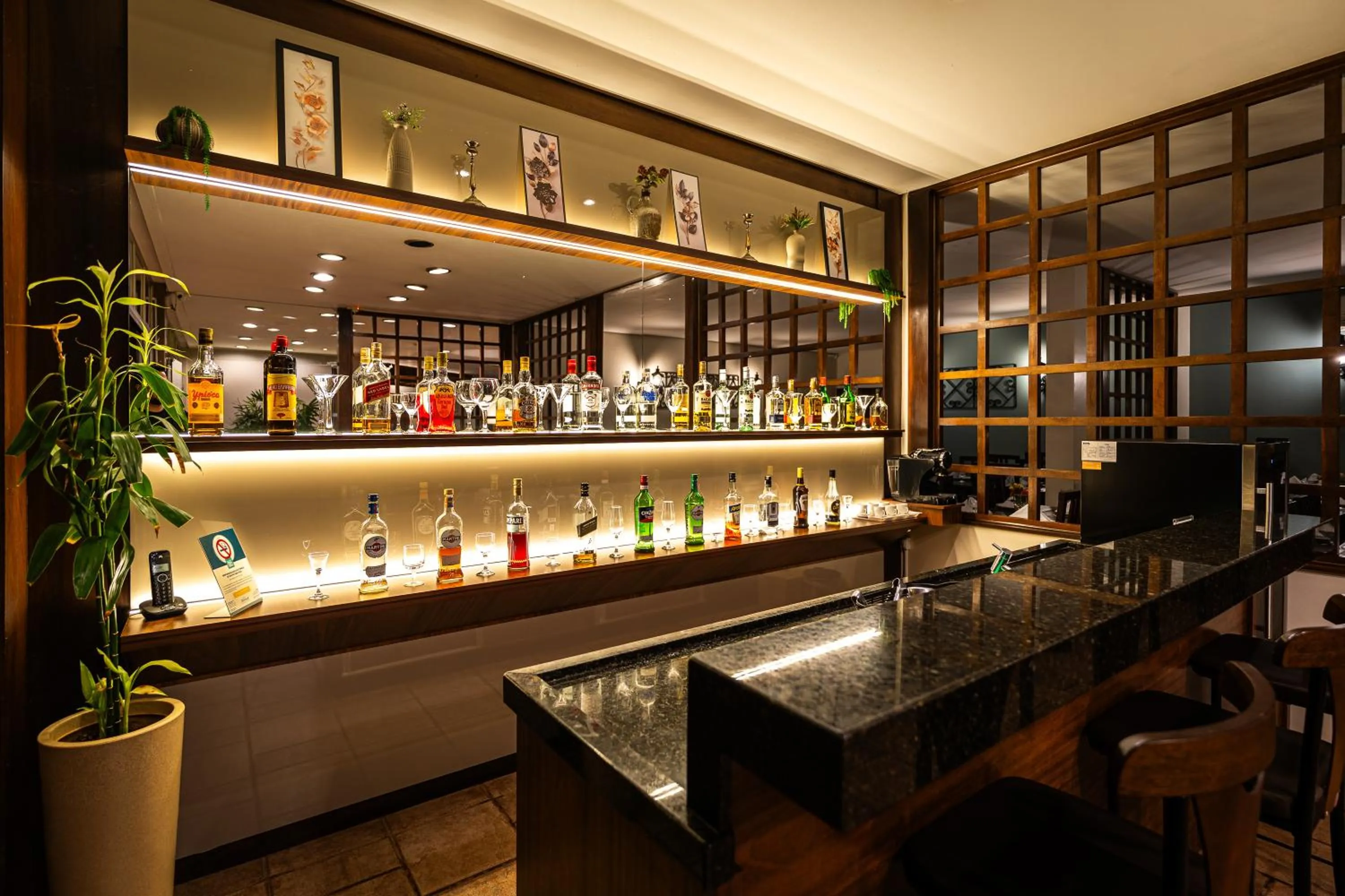 Lounge or bar in Hotel Deville Express Guaira