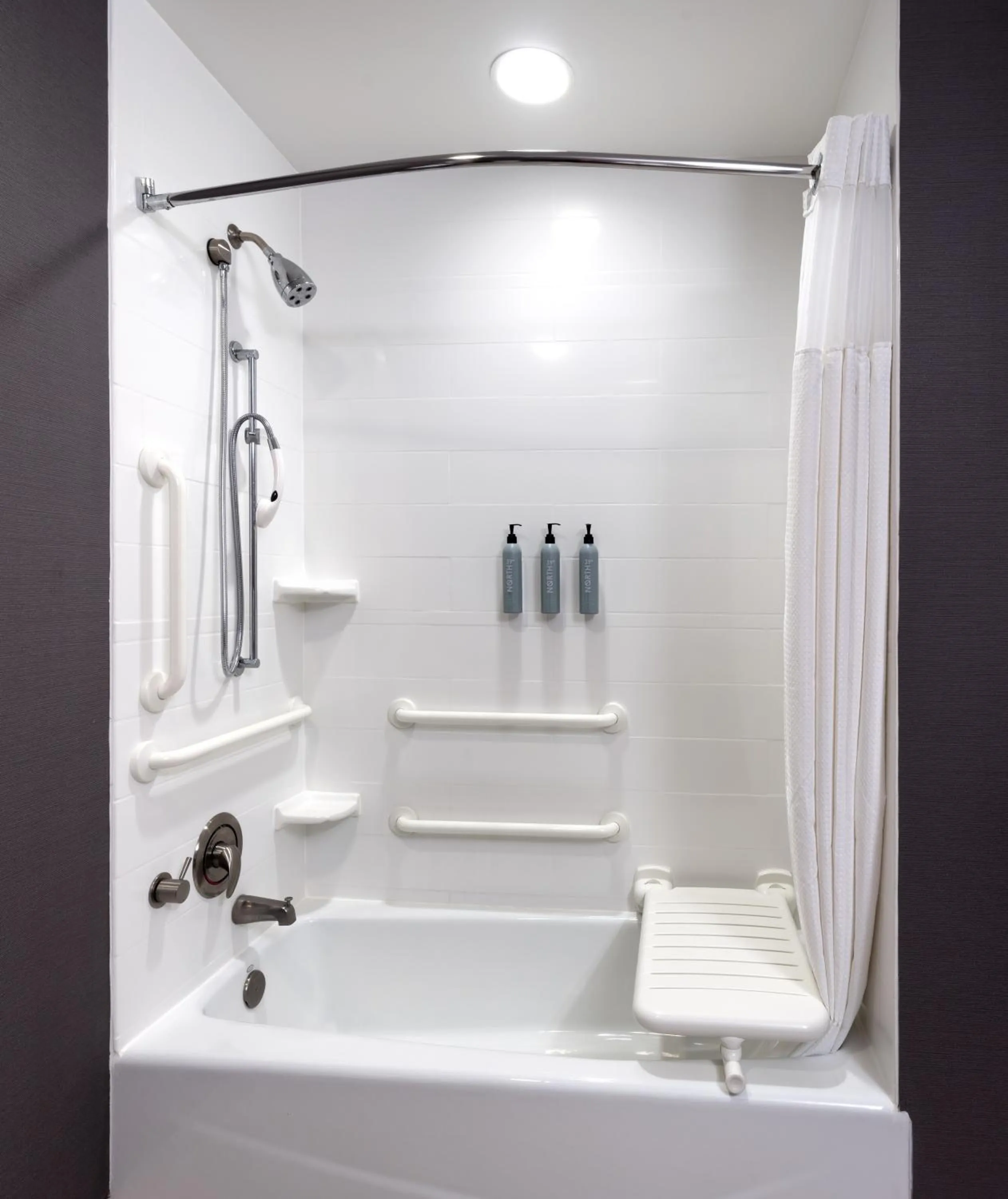 Bathroom in Courtyard Lincoln Downtown