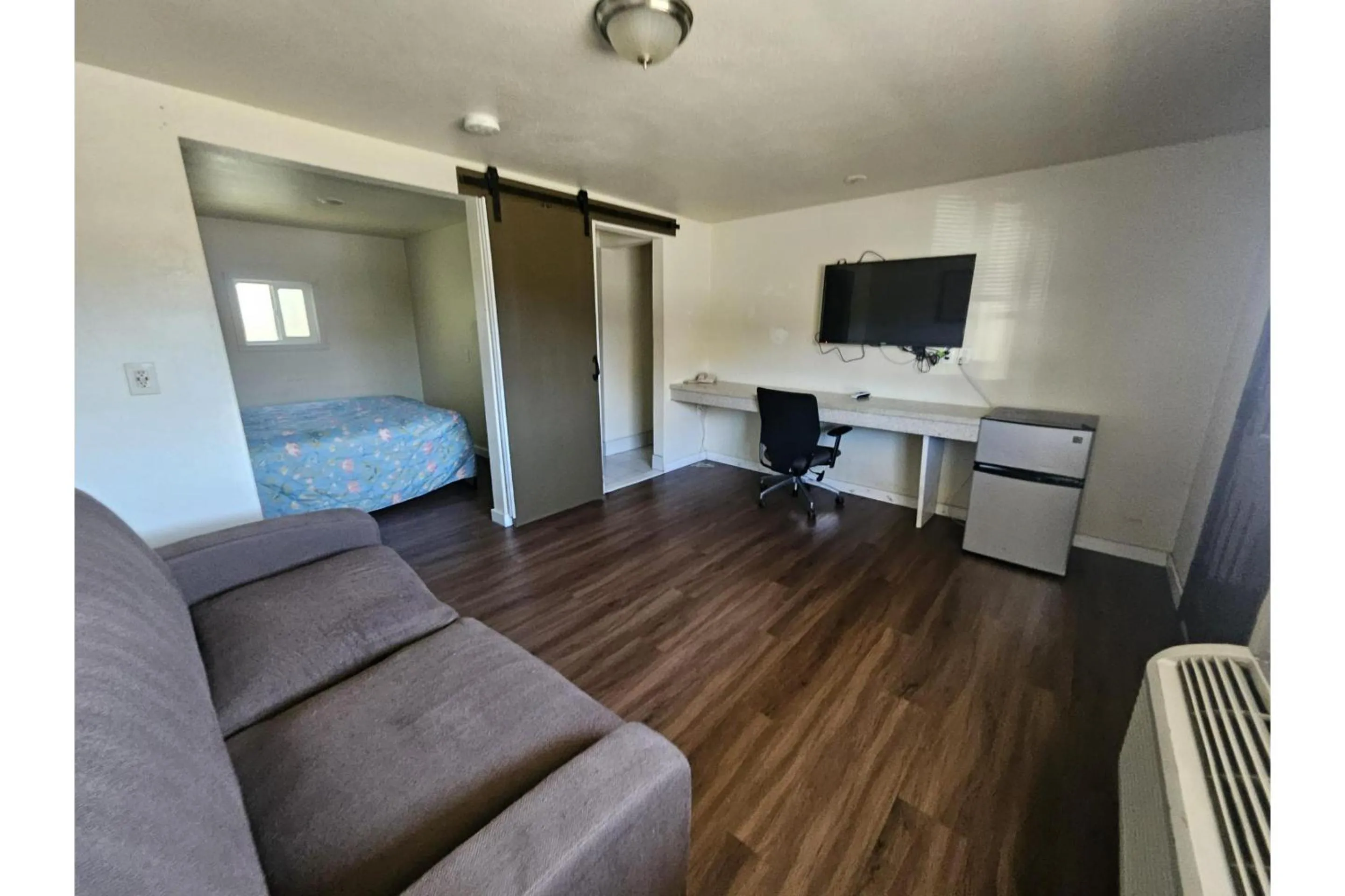 Bedroom in Del Rancho Motel By Townhouse Portland OR Hwy 205