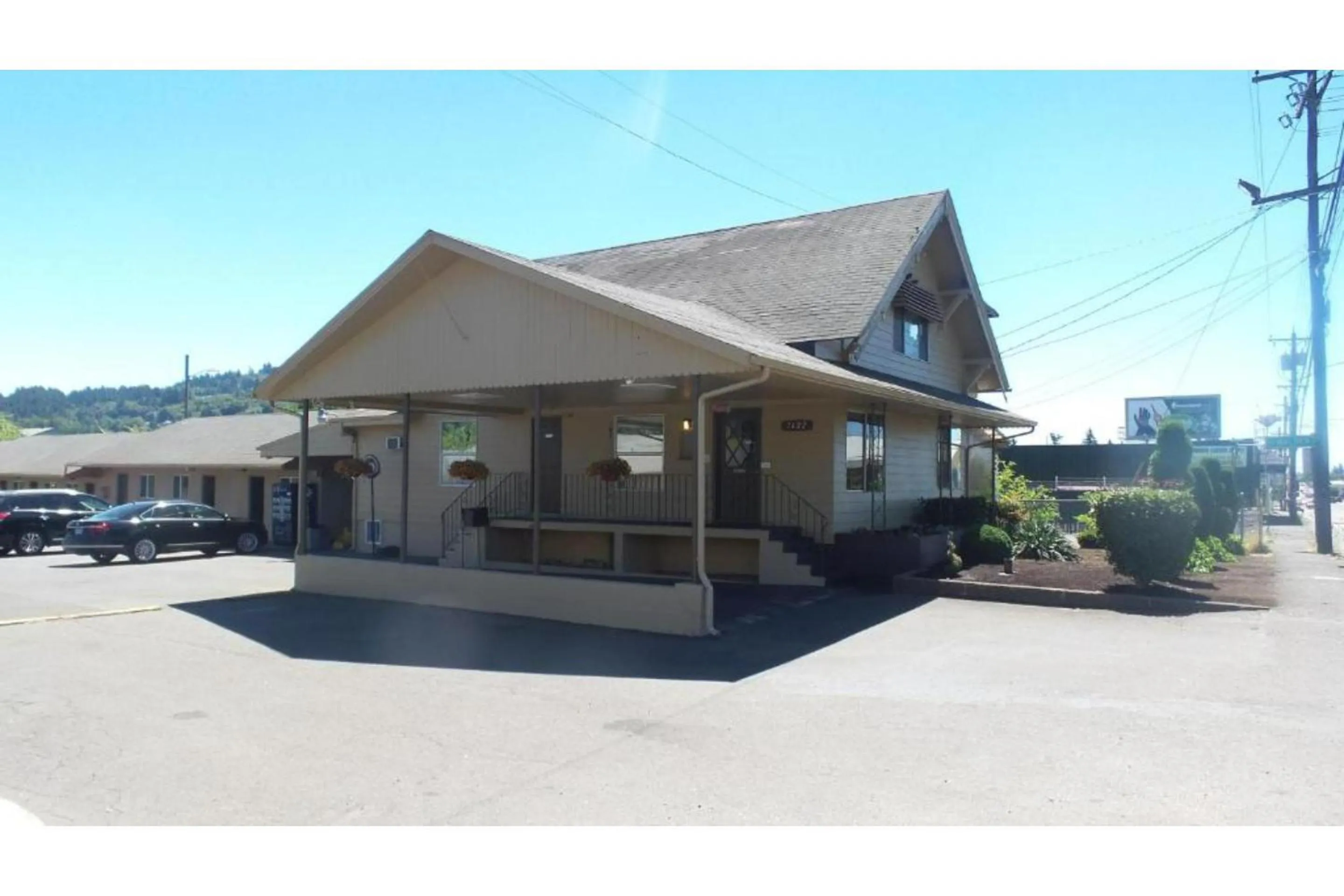 Facade/entrance in Del Rancho Motel By Townhouse Portland OR Hwy 205