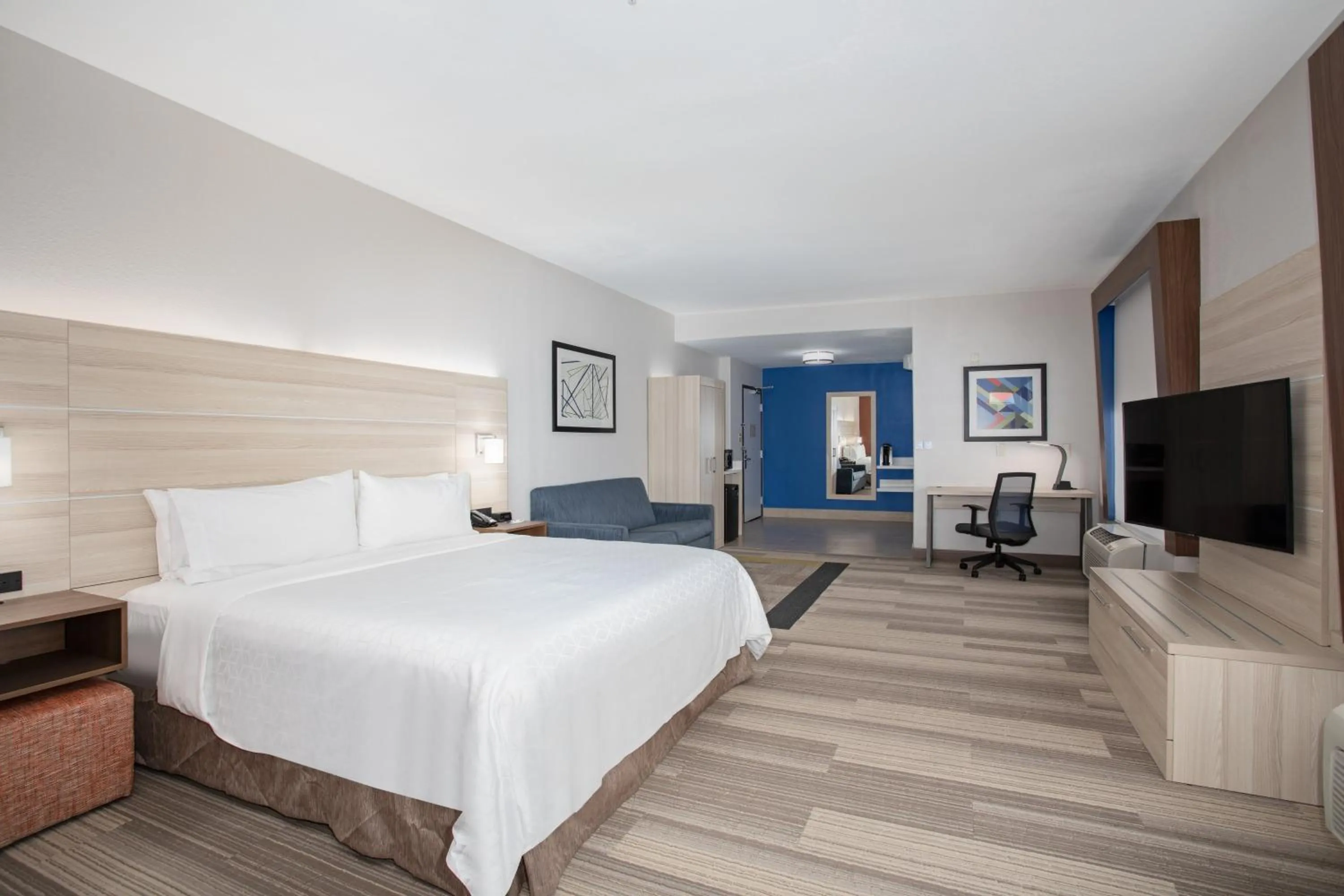 Photo of the whole room, Bed in Holiday Inn Express & Suites Phoenix Glendale Dist by IHG