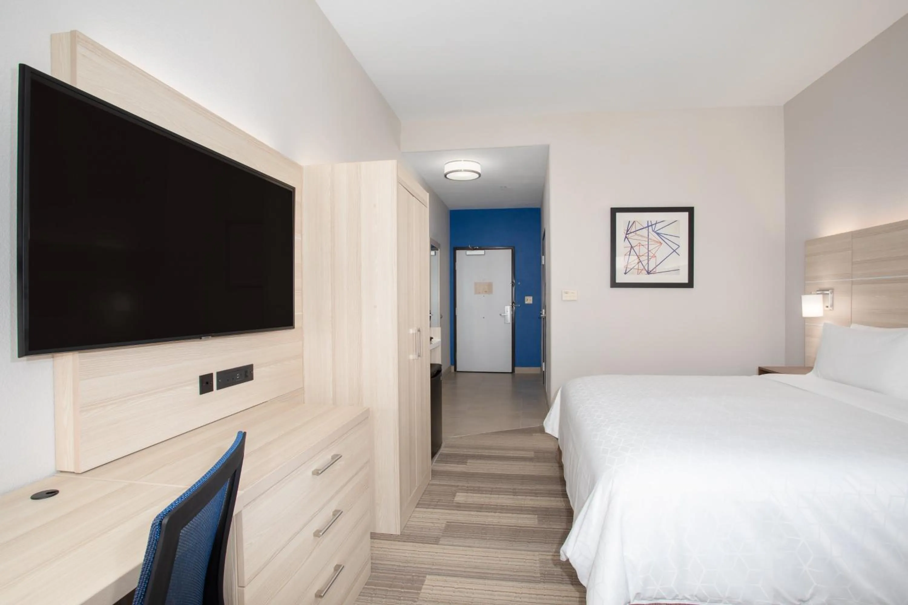 Photo of the whole room, Bed in Holiday Inn Express & Suites Phoenix Glendale Dist by IHG