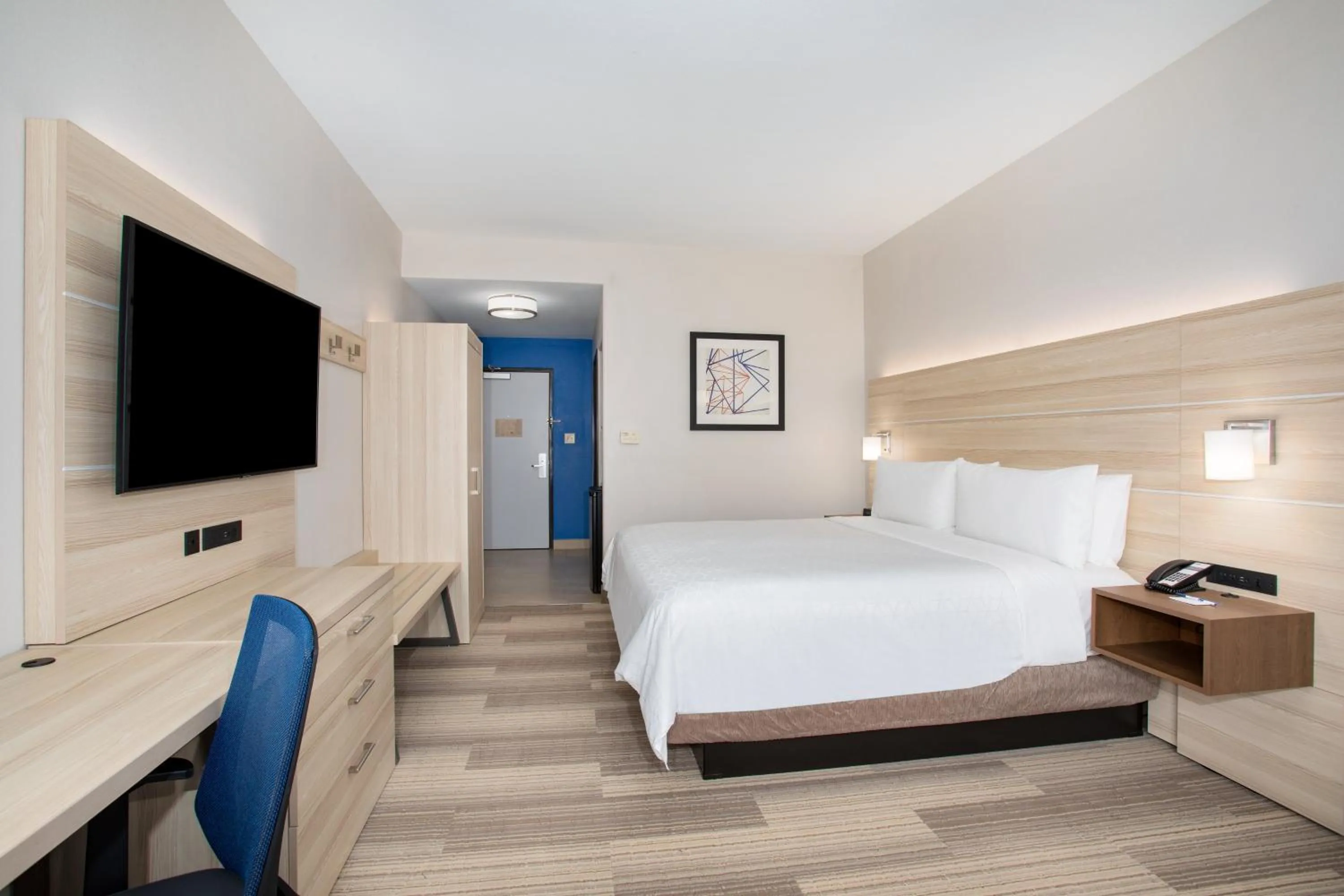 Photo of the whole room, Bed in Holiday Inn Express & Suites Phoenix Glendale Dist by IHG