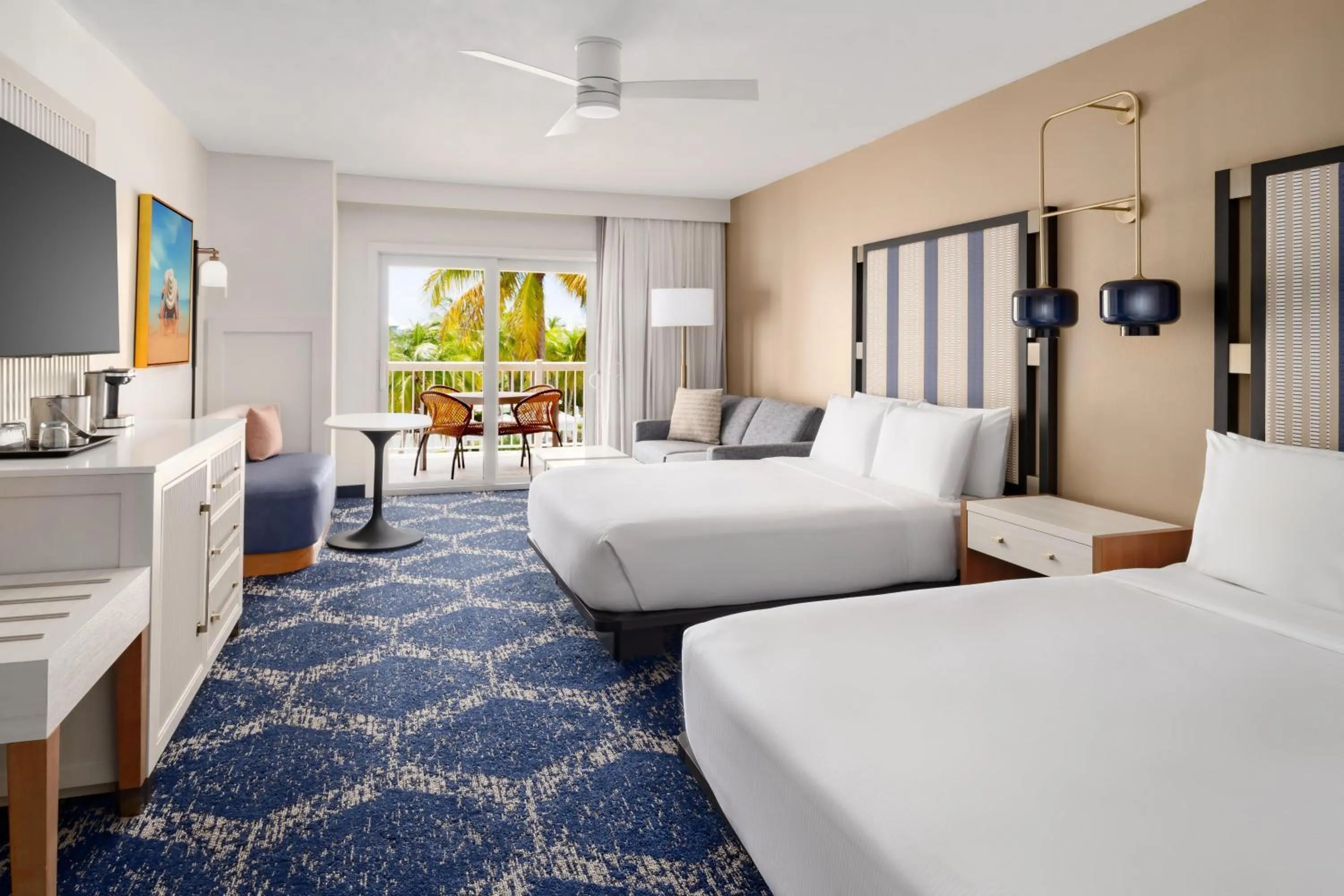 Bed in DoubleTree by Hilton Grand Key Resort