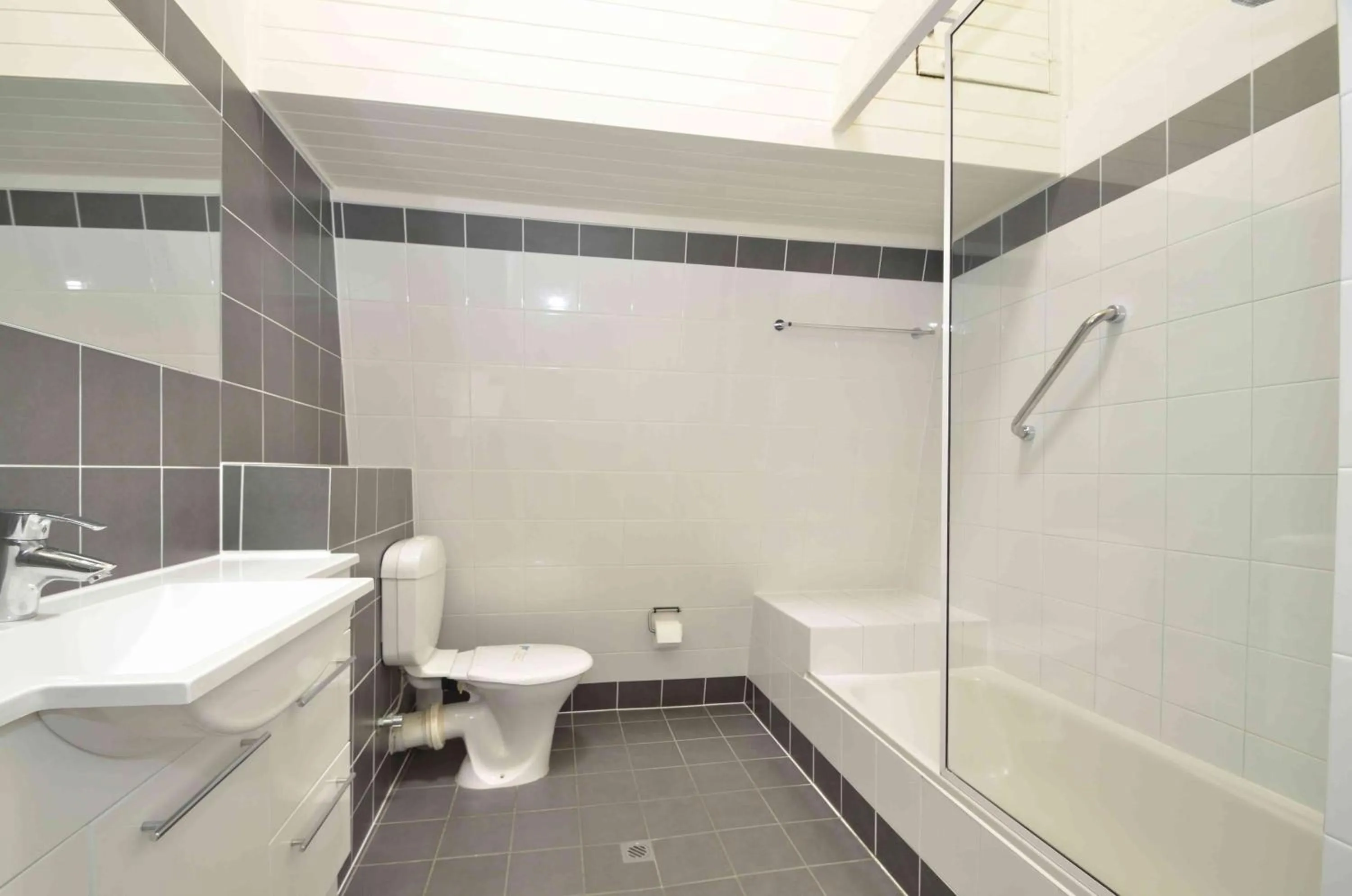 Bathroom in Le Court Villas