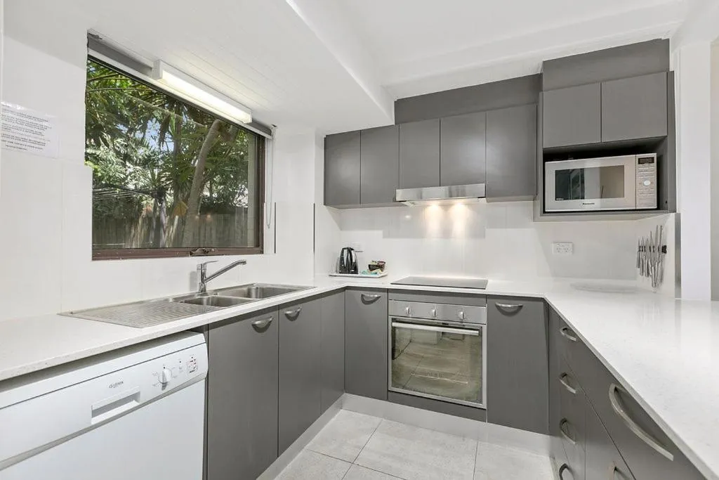Kitchen or kitchenette in Le Court Villas