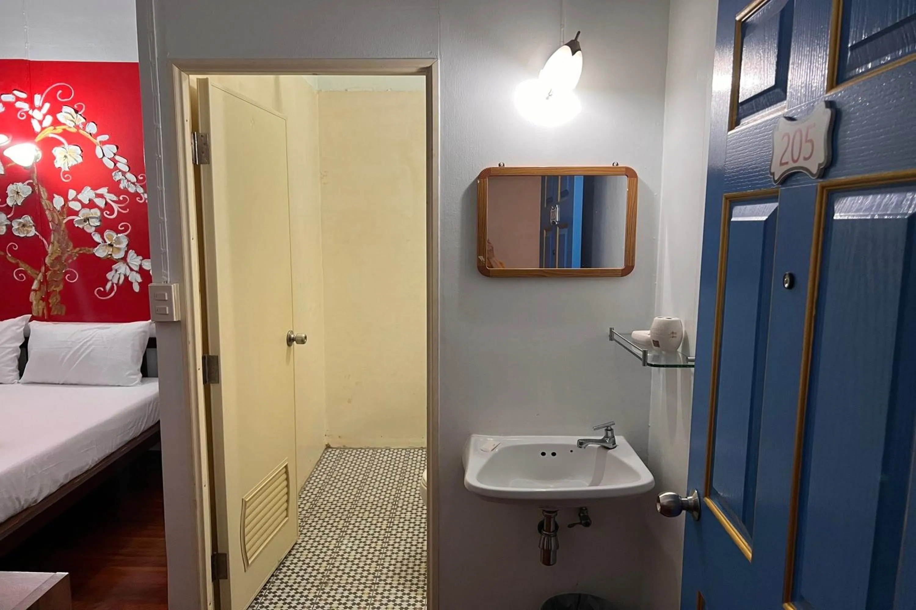 Bathroom, Bed in Phuket Old Town Hostel