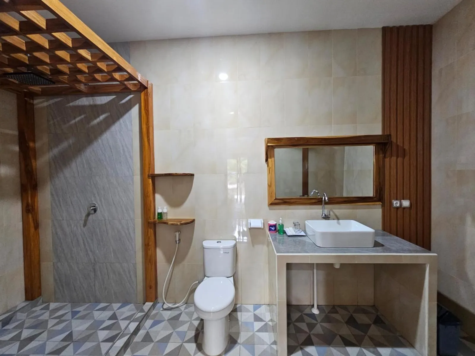 Bathroom in Salili Bungalow