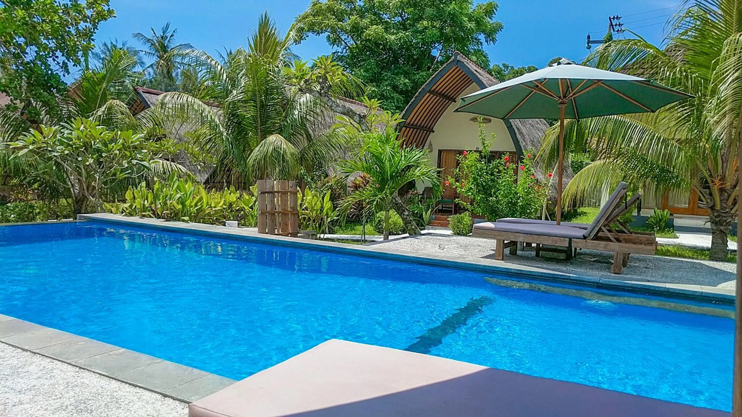 Swimming pool in Salili Bungalow