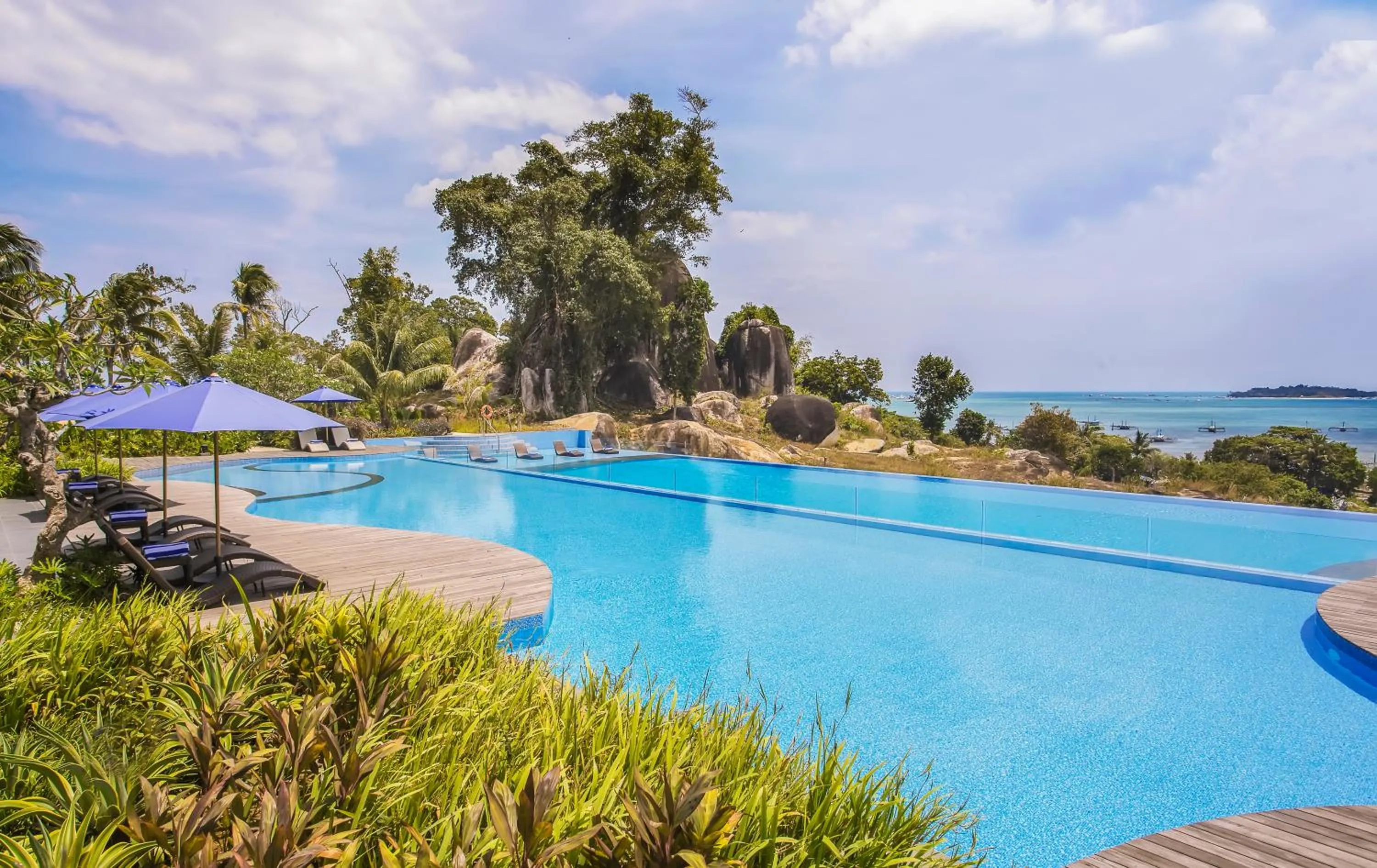 Pool view in Swiss-Belresort Belitung