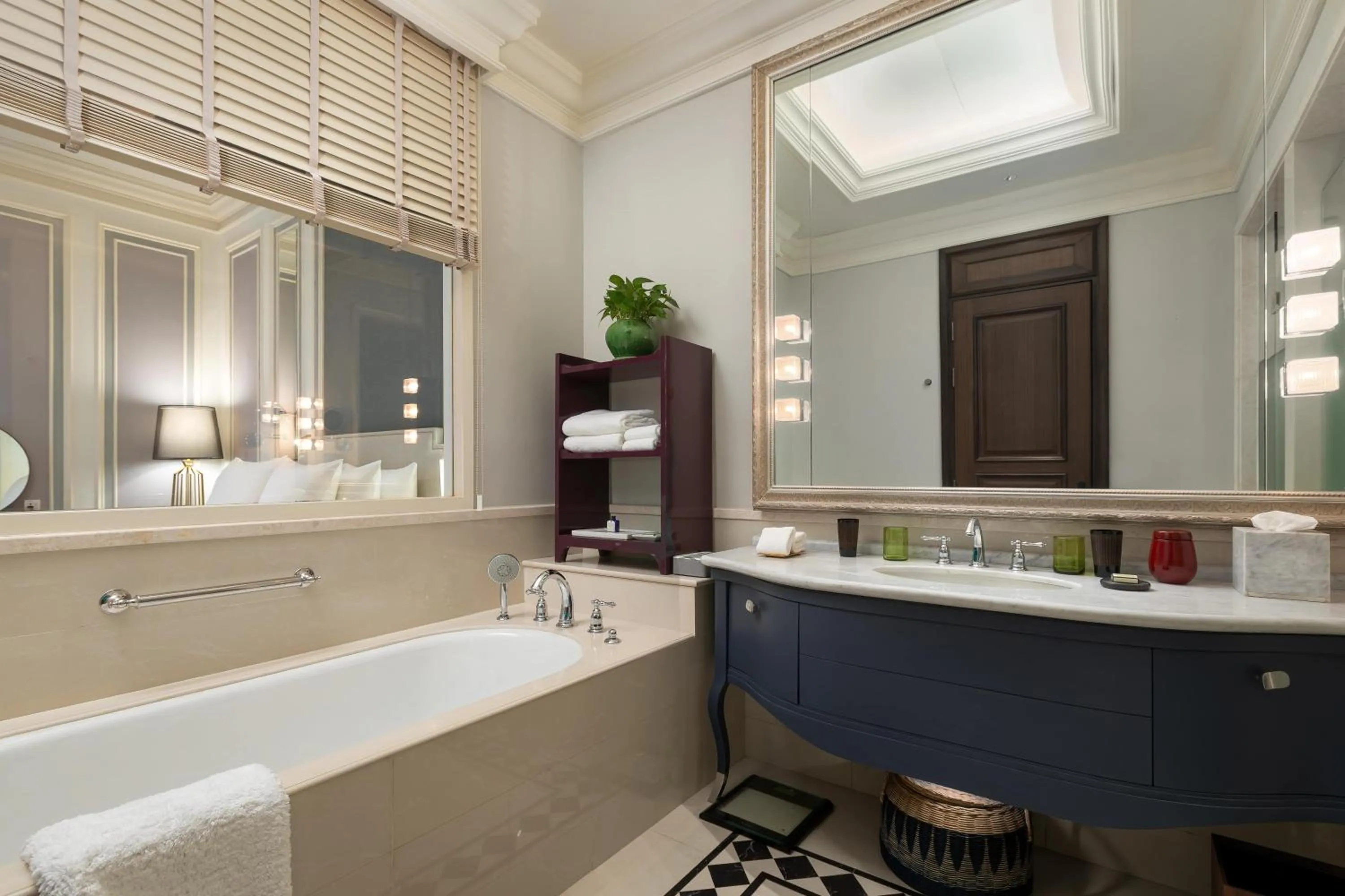 Bathroom in The ERAVATI Sule Grand Yangon