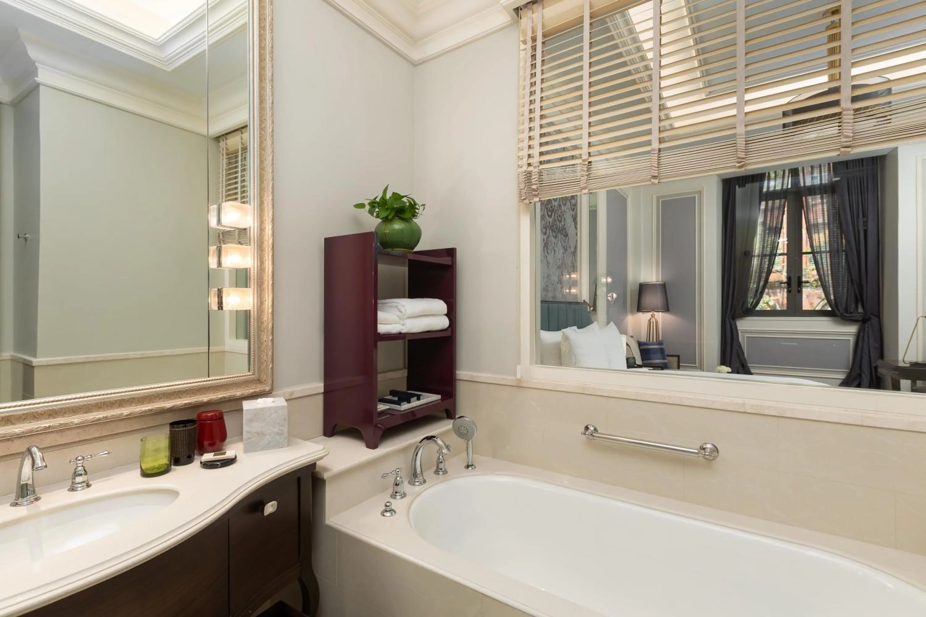 Bathroom in The ERAVATI Sule Grand Yangon