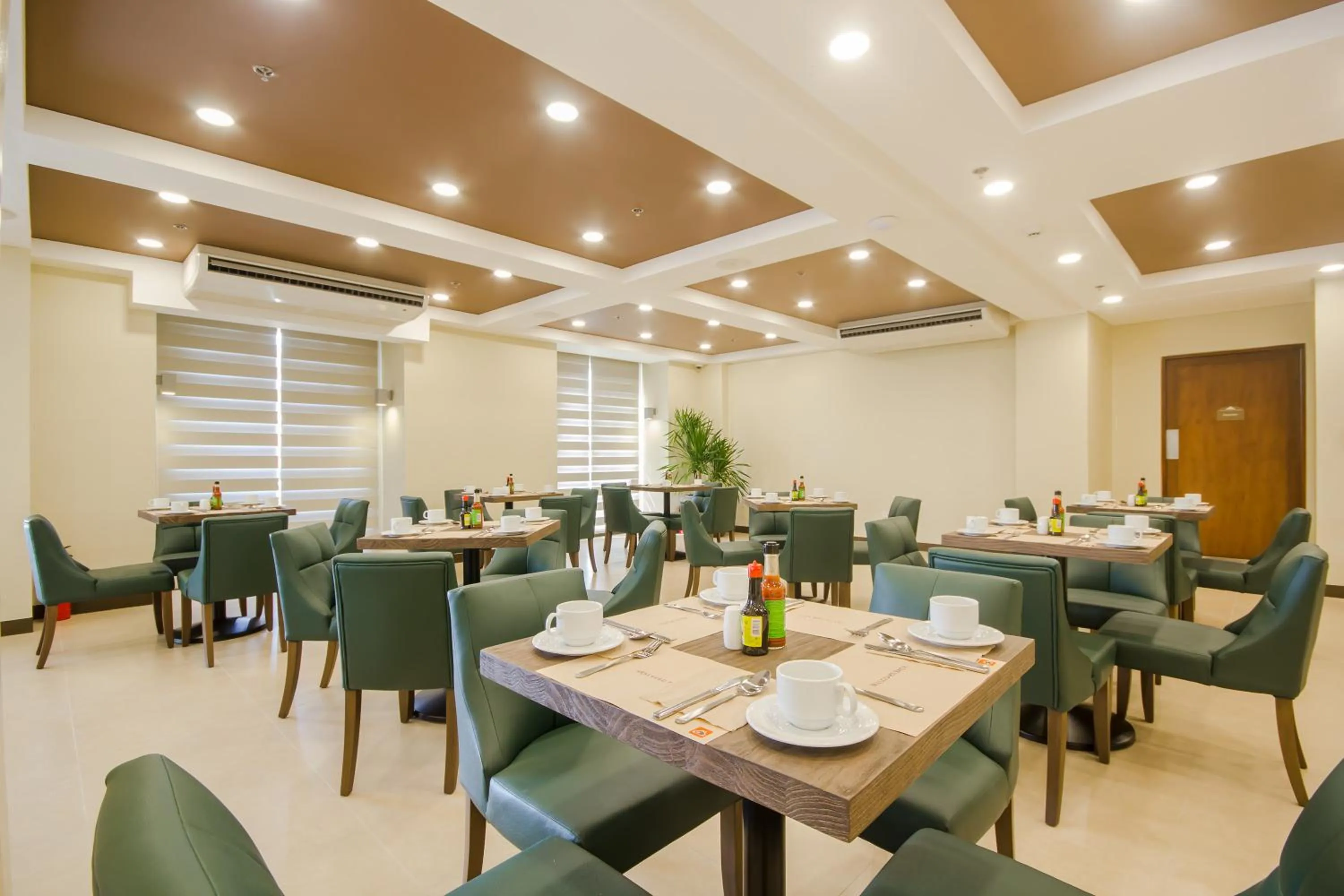 Restaurant/places to eat in Microtel Inn & Suites by Wyndham San Fernando