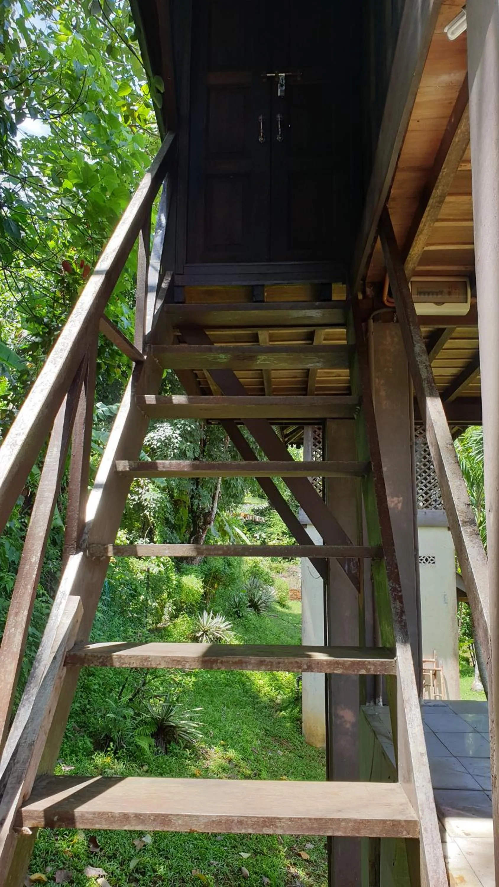 Facade/entrance in Fox Hill