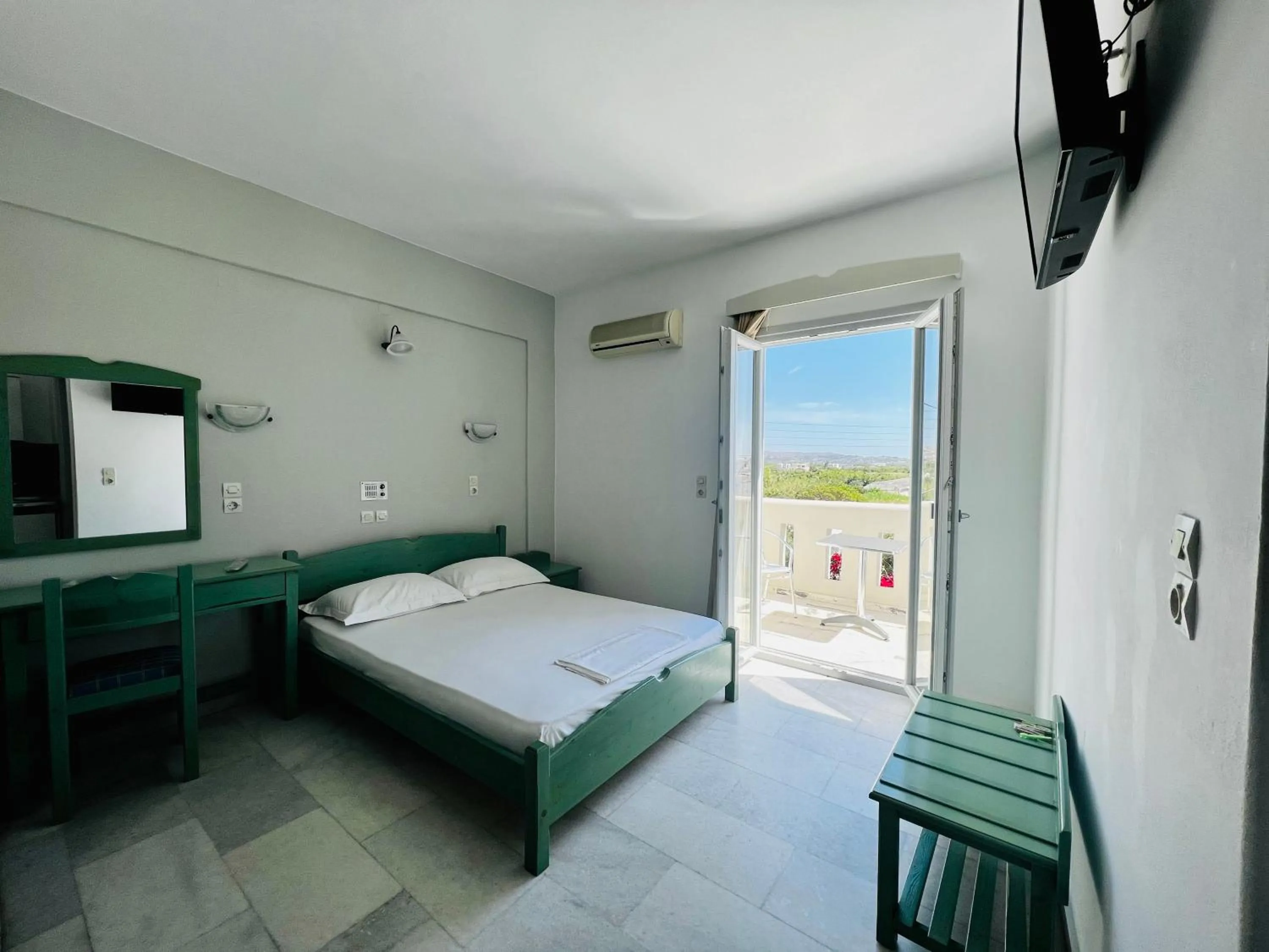 Photo of the whole room, Bed in Korali Garden