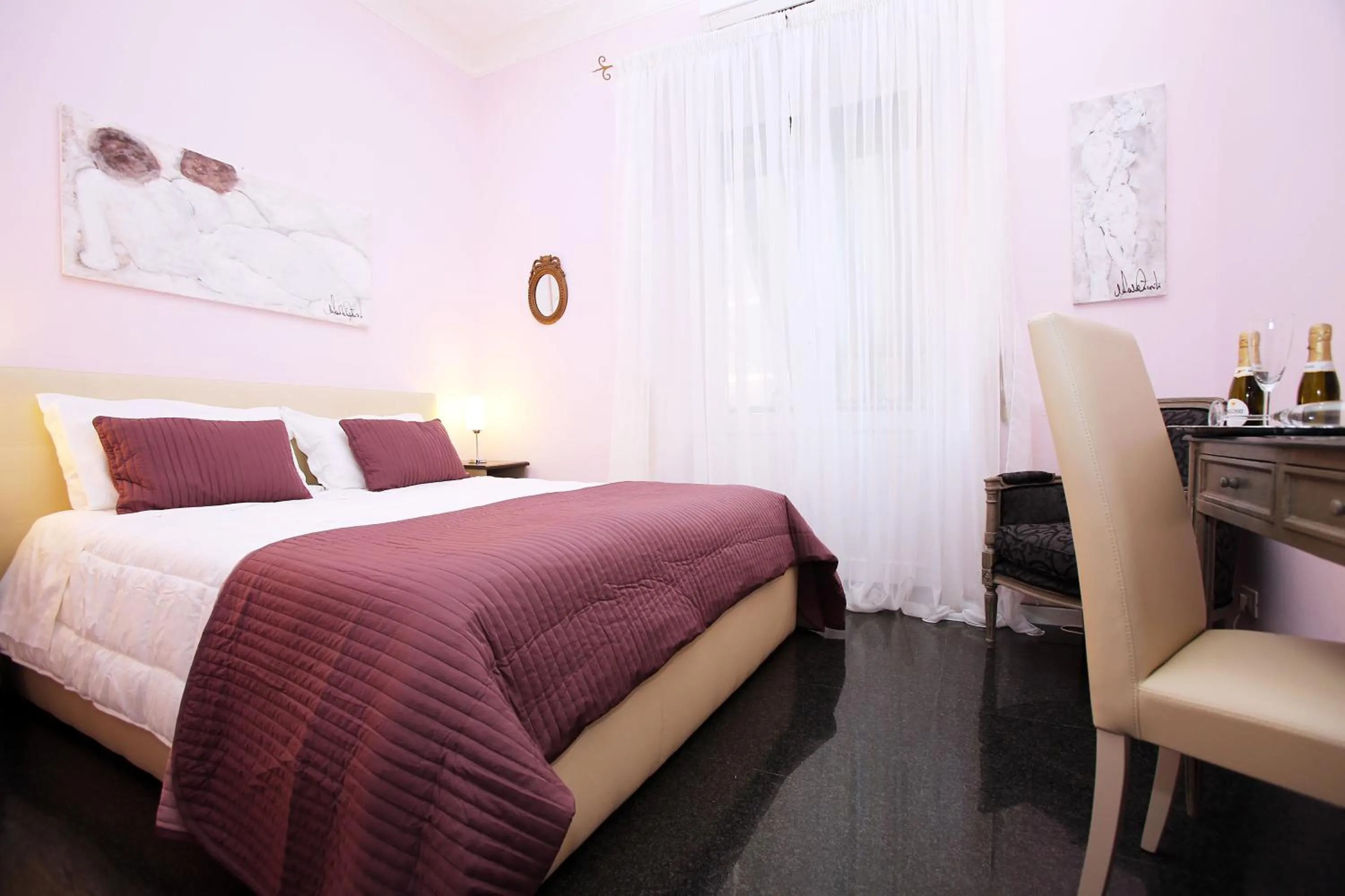 Bed in Amica Roma Guest House