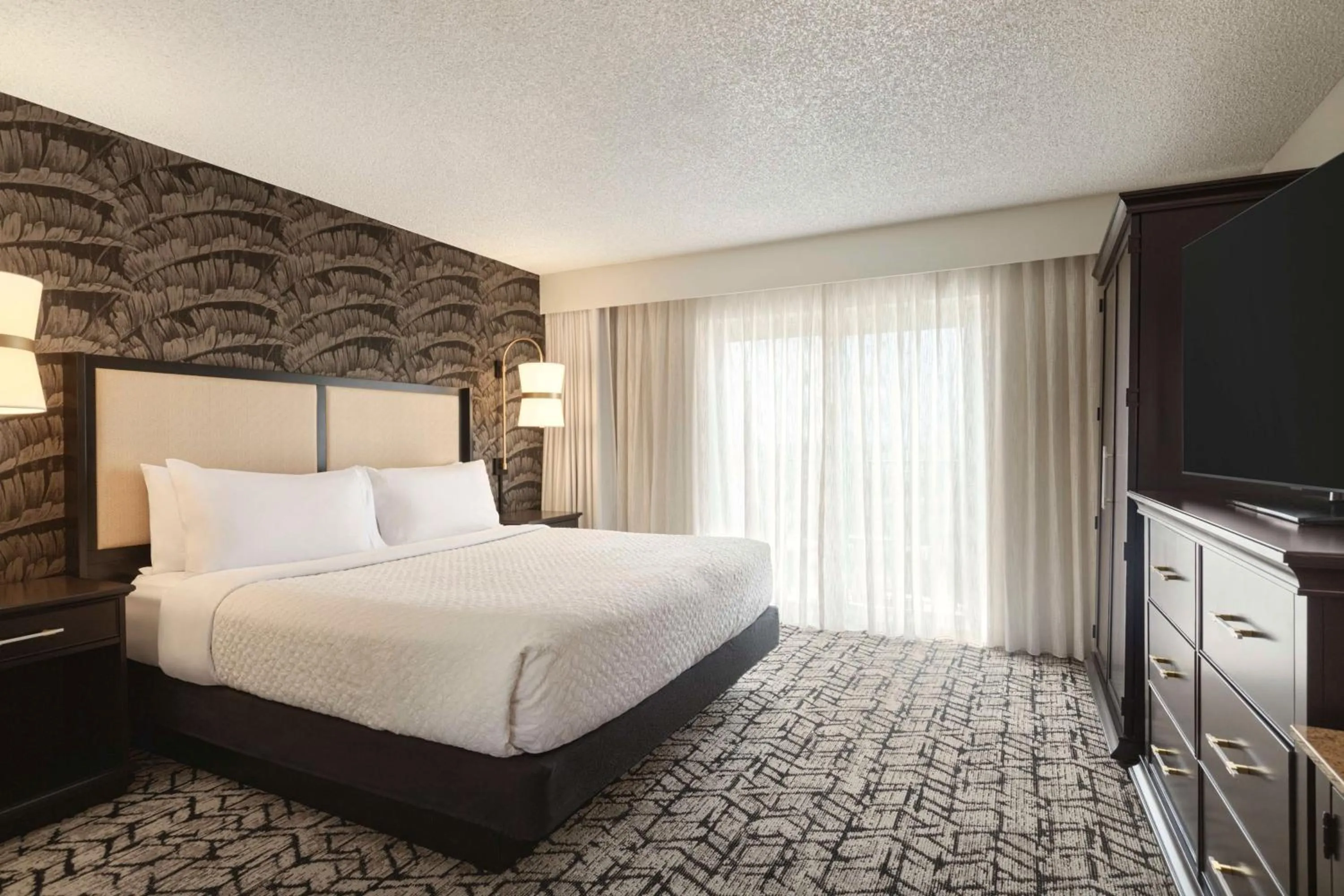 Bed in Embassy Suites by Hilton Fort Lauderdale 17th Street