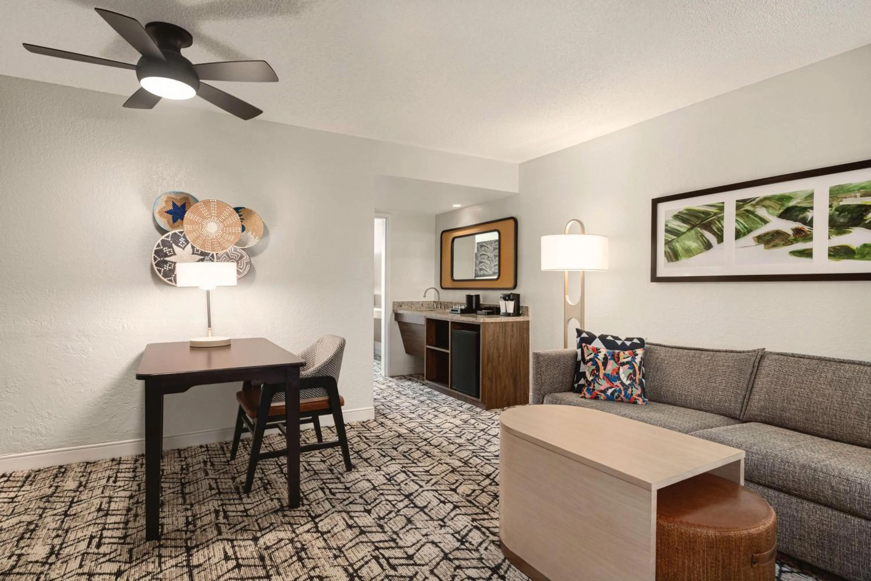 Living room in Embassy Suites by Hilton Fort Lauderdale 17th Street