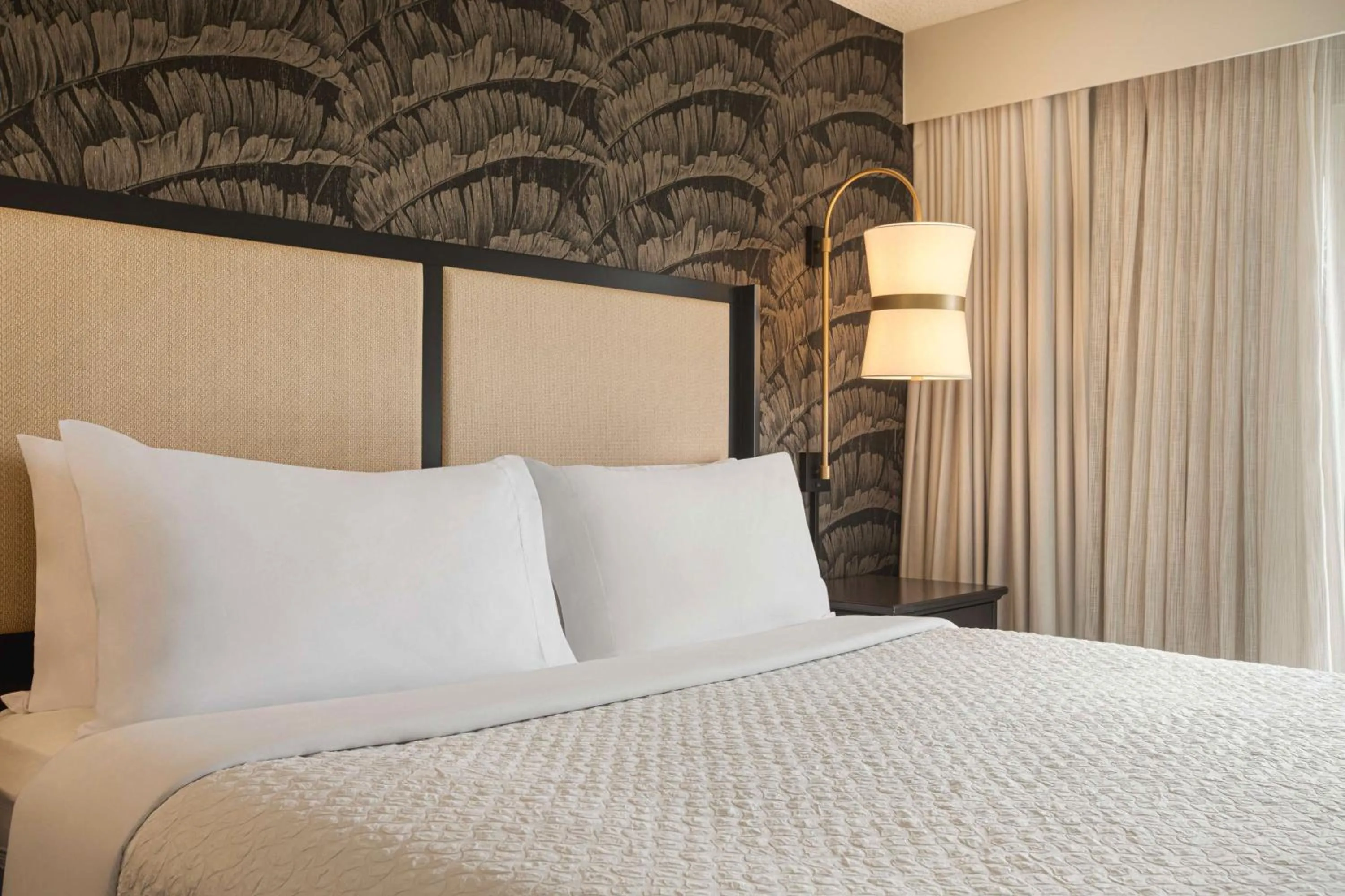 Bed in Embassy Suites by Hilton Fort Lauderdale 17th Street