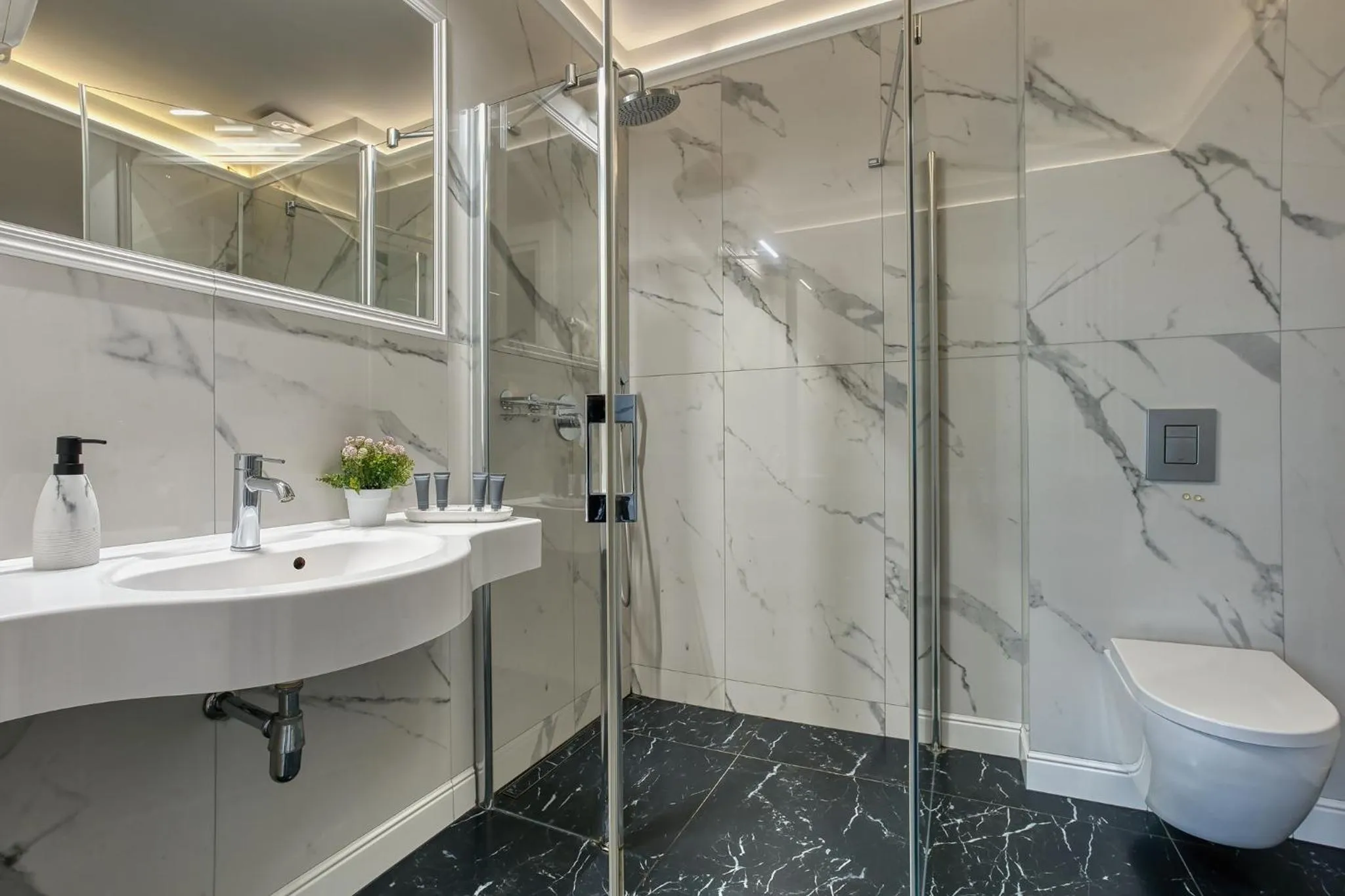 Shower in Hotel Villa Art Novis City Center