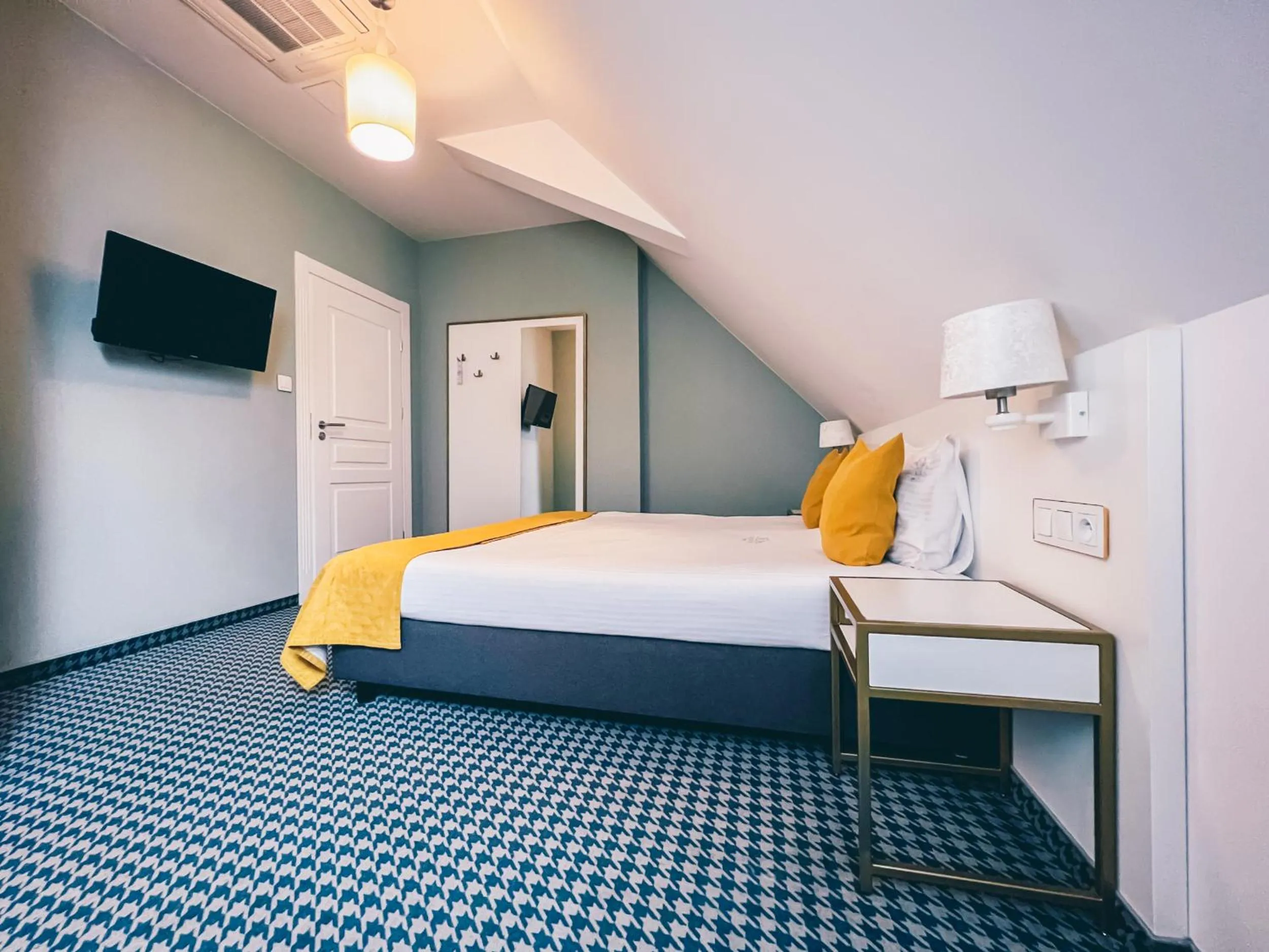 Photo of the whole room, Bed in Hotel Villa Art Novis City Center