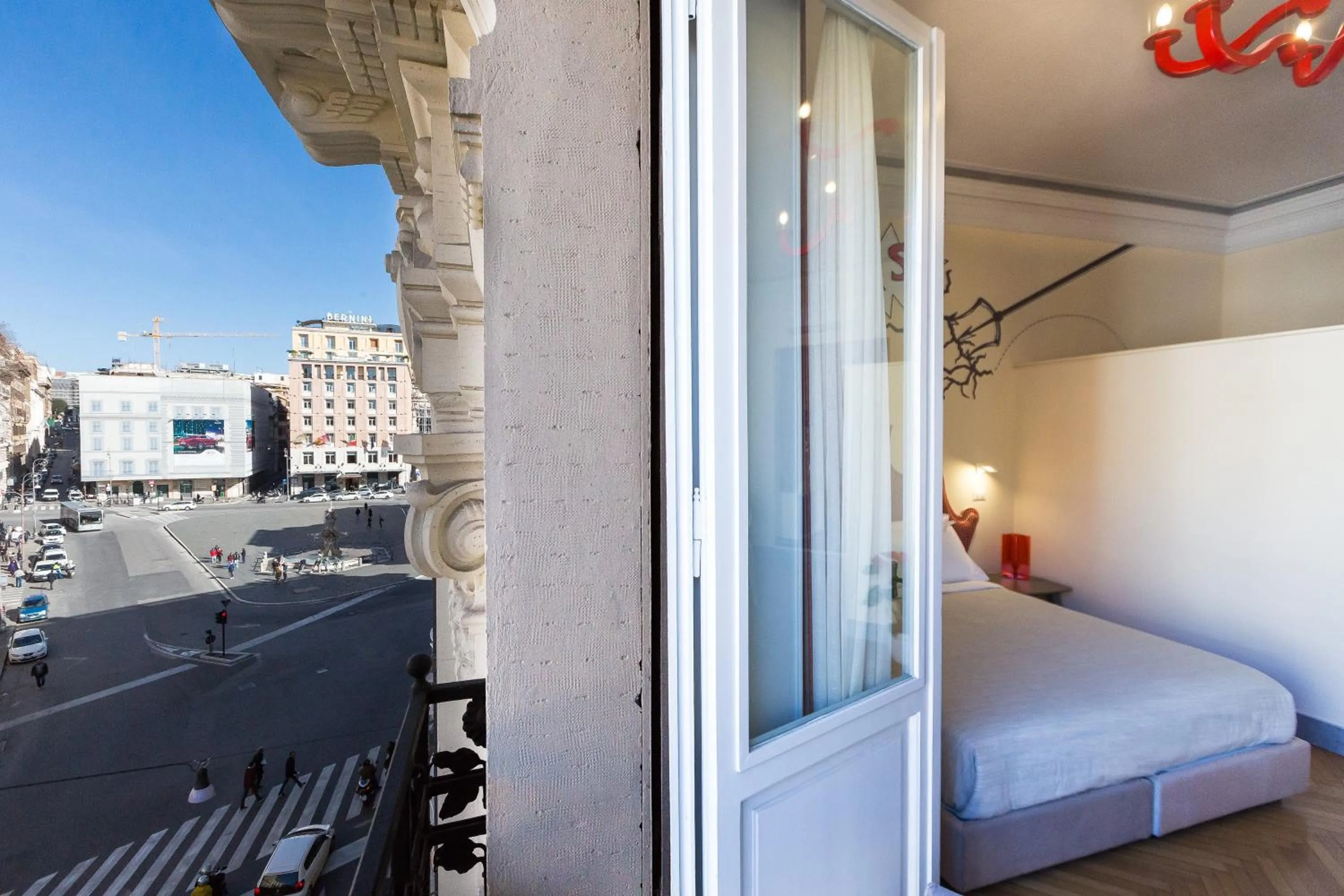 Bed in Tritone 125 Suite