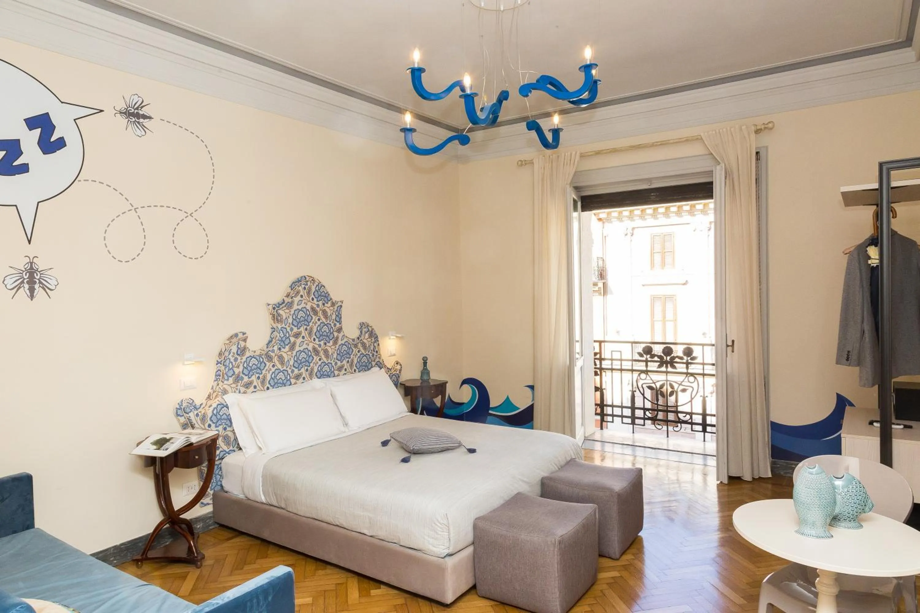 Bed in Tritone 125 Suite