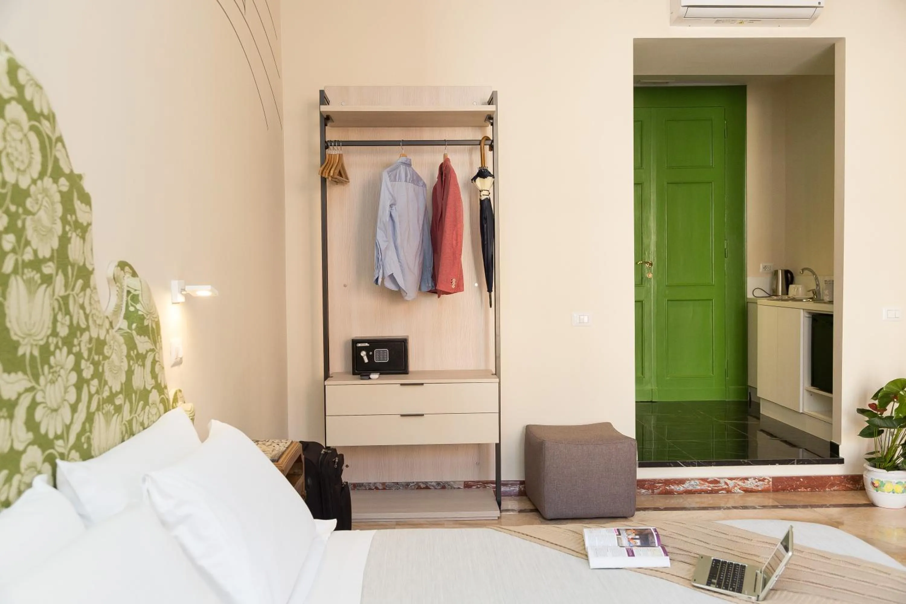 Bed in Tritone 125 Suite