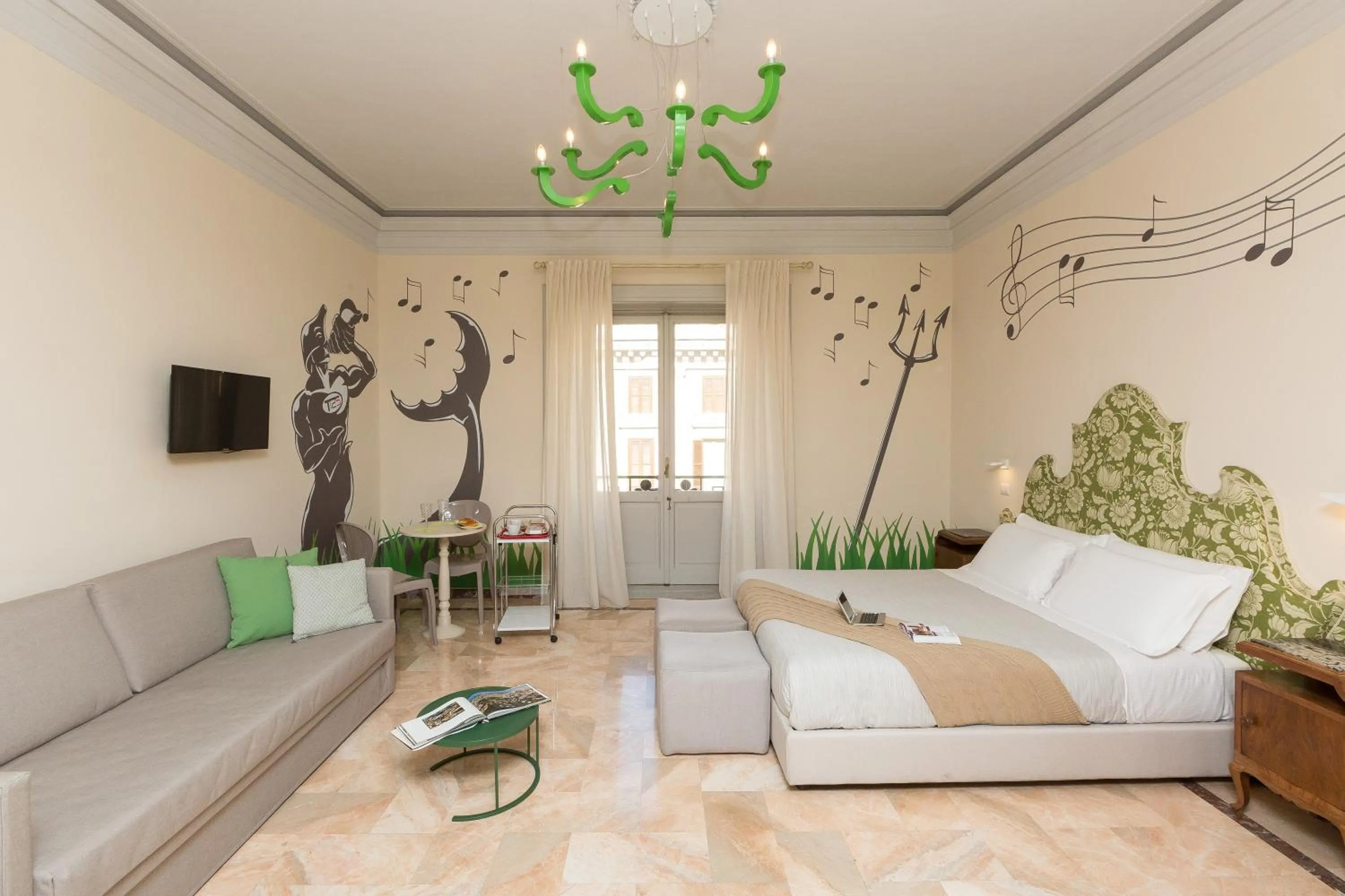 Bed in Tritone 125 Suite