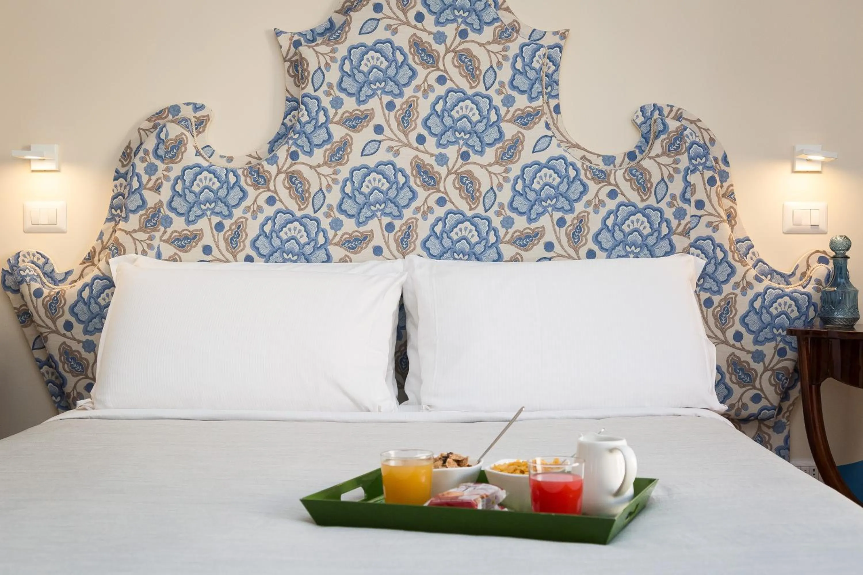 Bed in Tritone 125 Suite