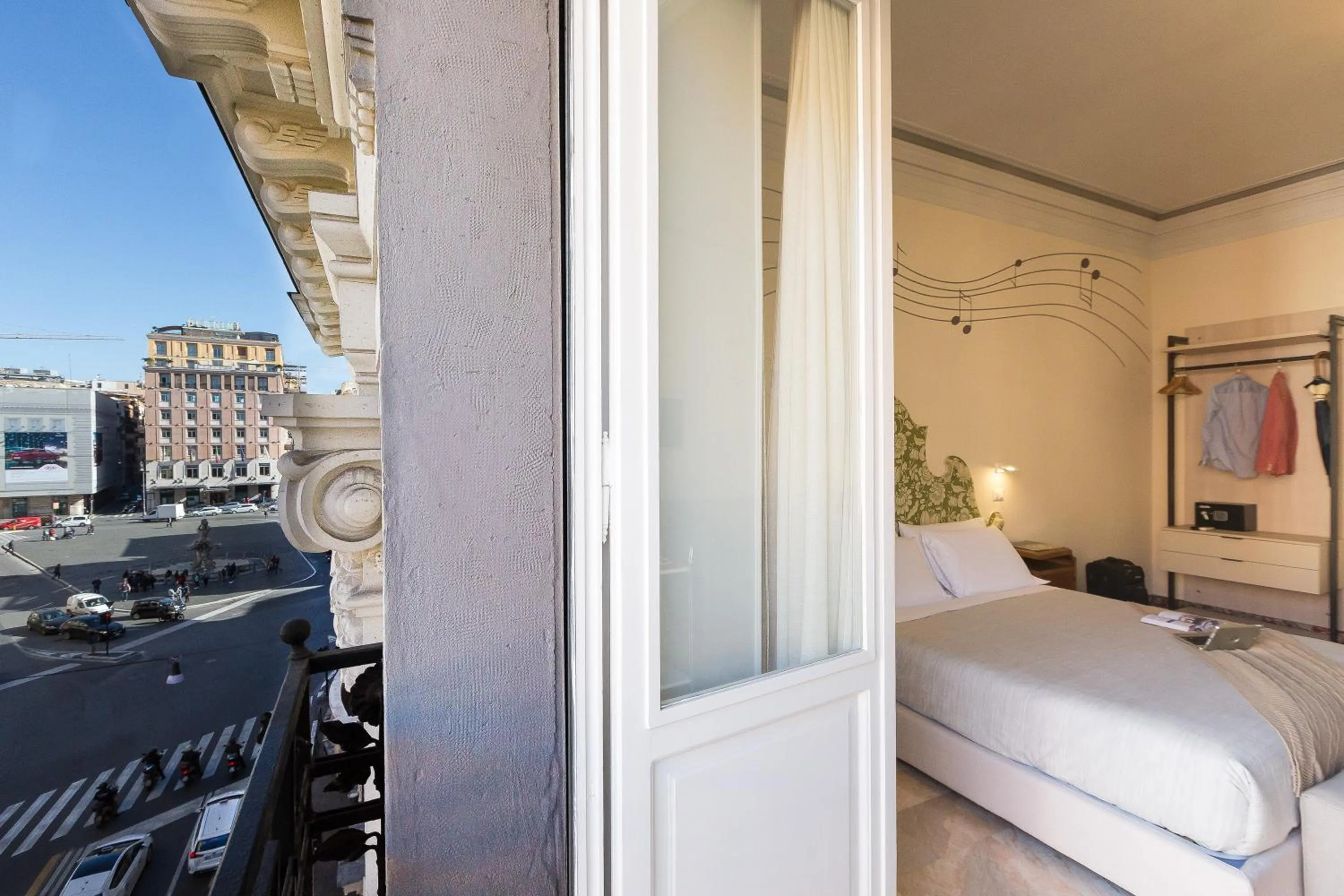 Bed in Tritone 125 Suite