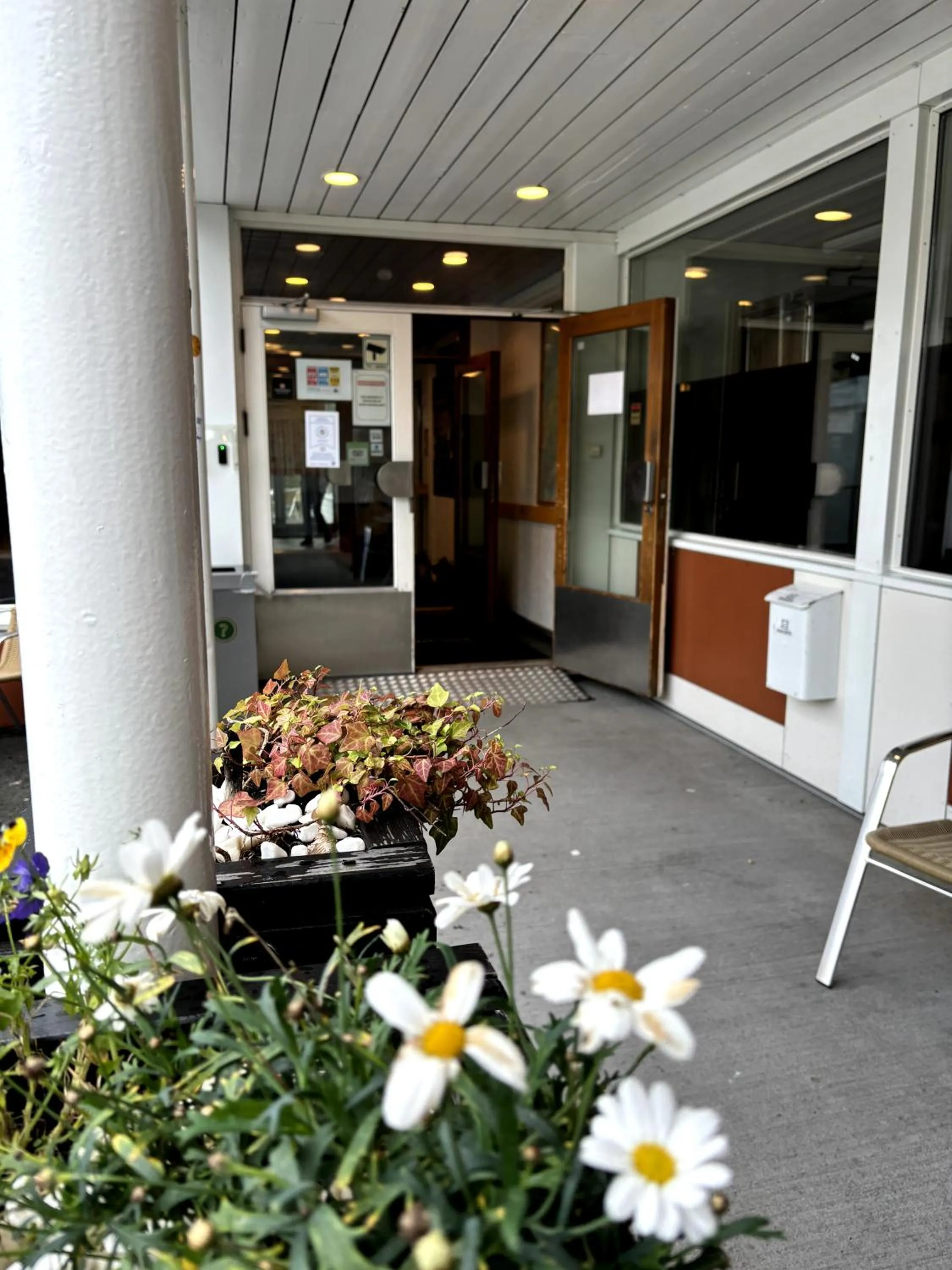 Facade/entrance in Bergen Hostel Montana