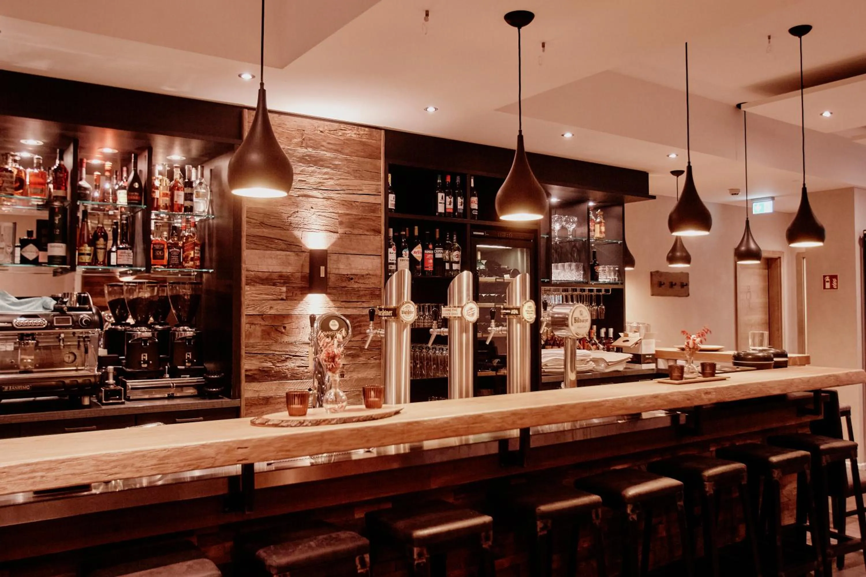 Restaurant/places to eat in cityhotel