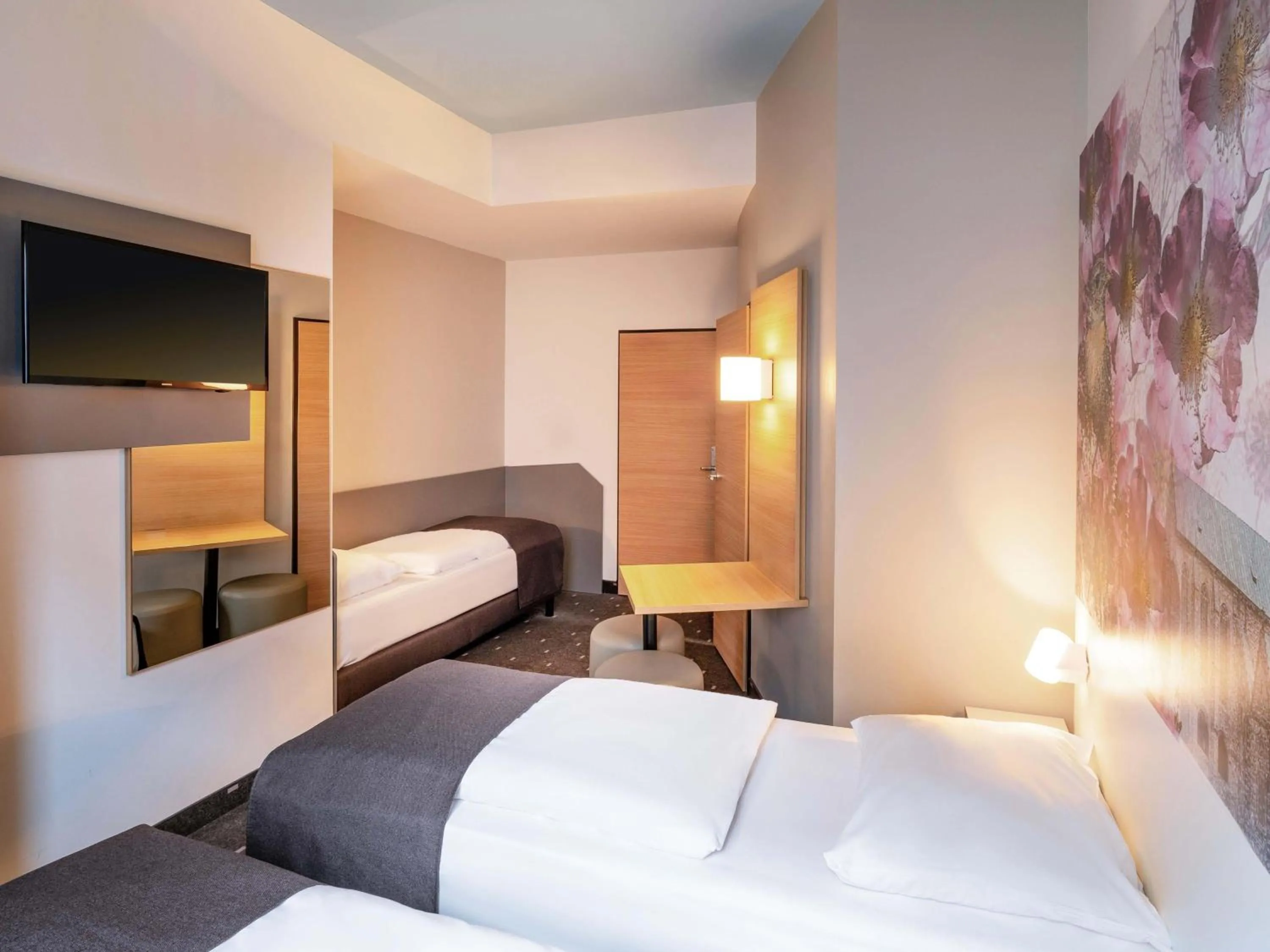 Photo of the whole room, Bed in B&B Hotel Hildesheim