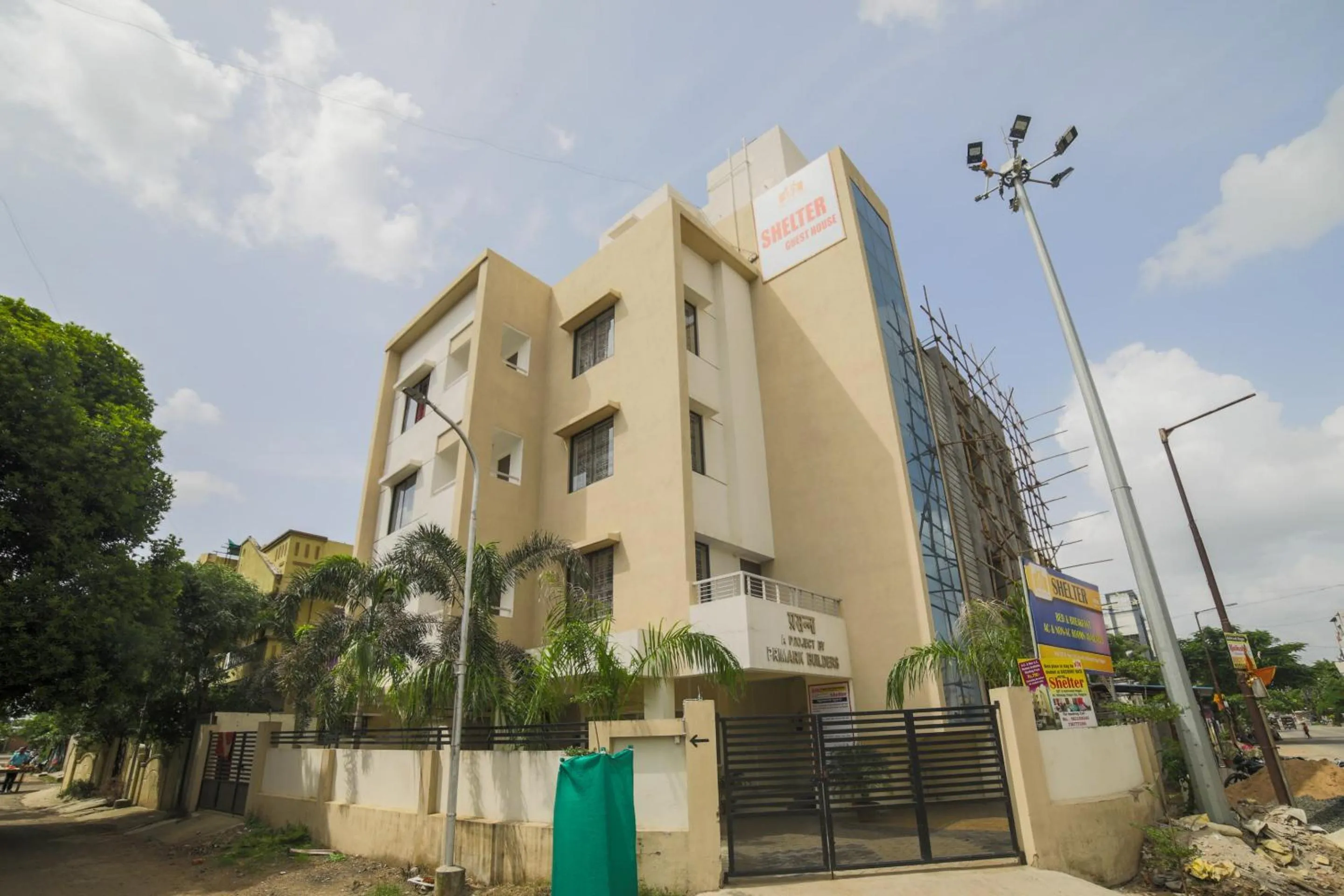 Facade/entrance in Hotel Shelter