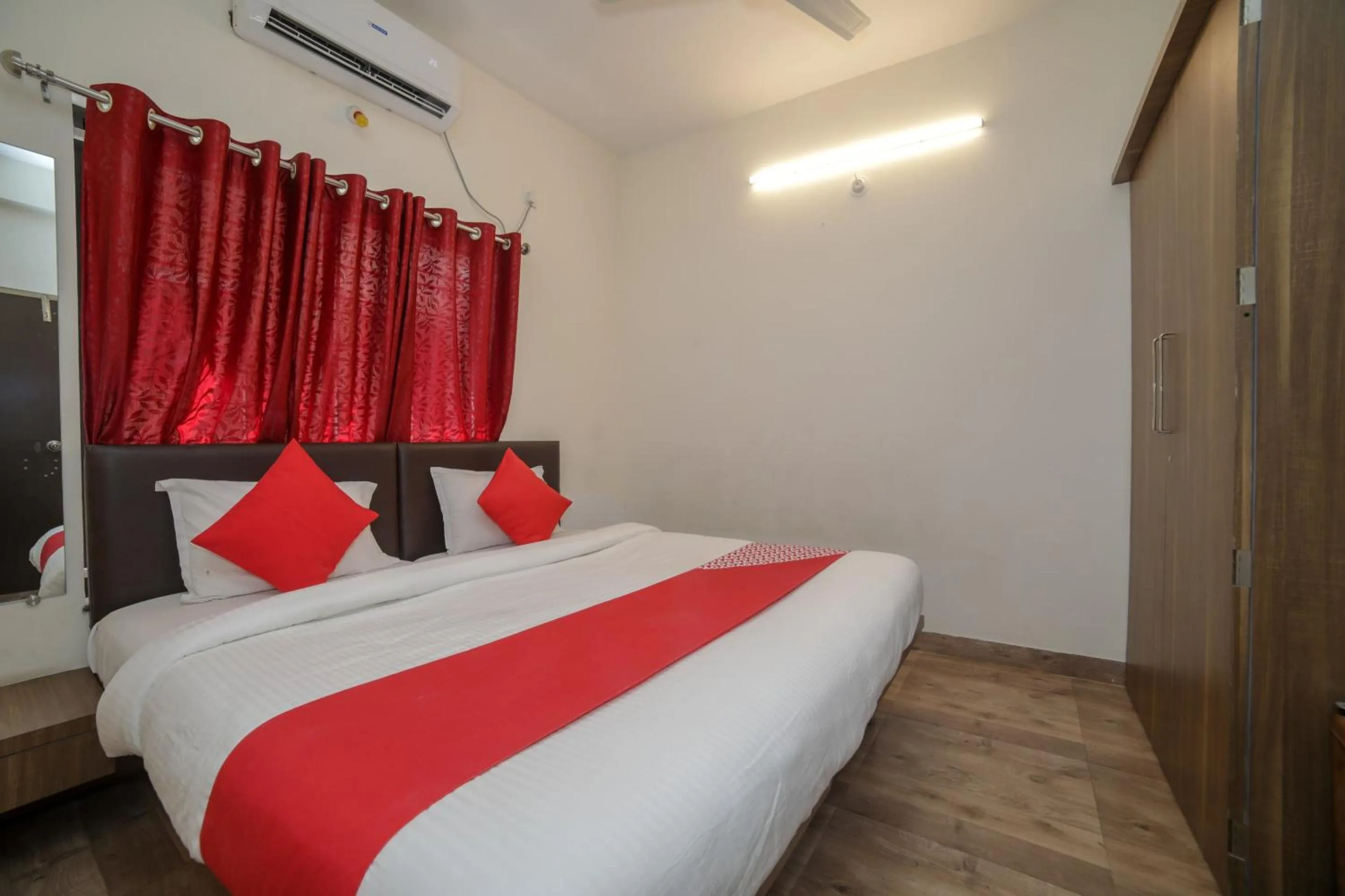 Bedroom, Bed in Hotel Shelter