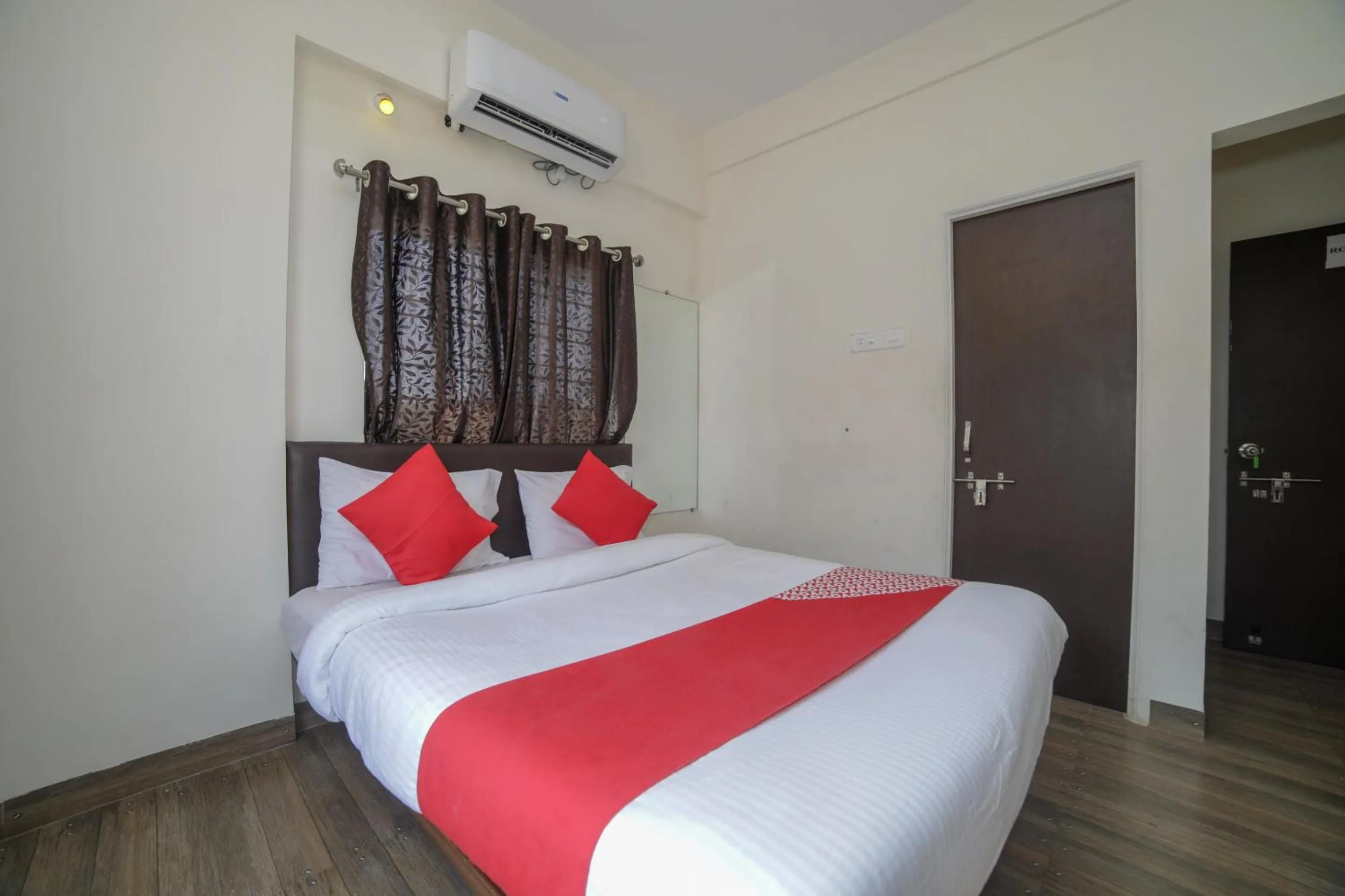 Bedroom, Bed in Hotel Shelter