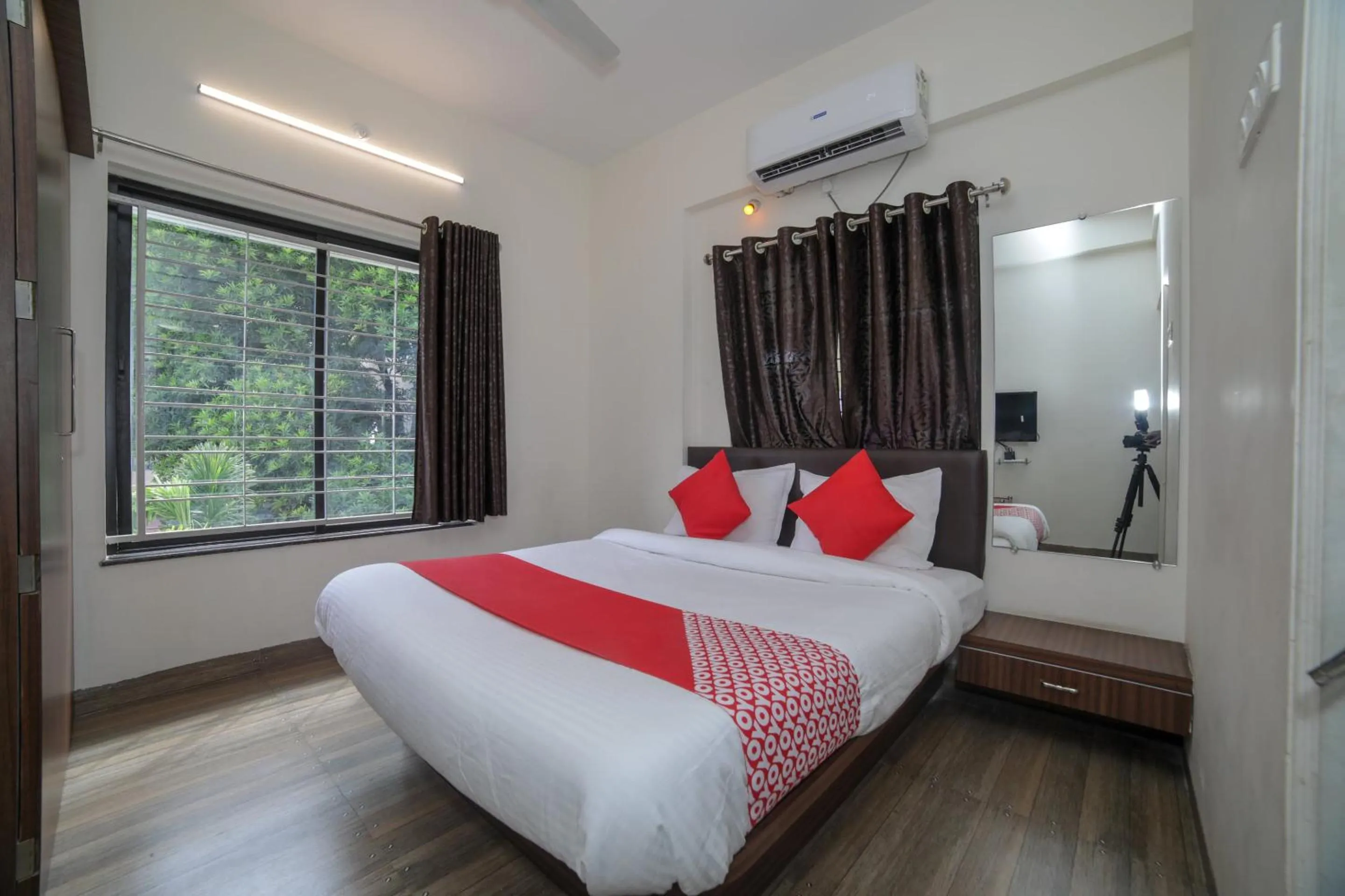 Bedroom, Bed in Hotel Shelter