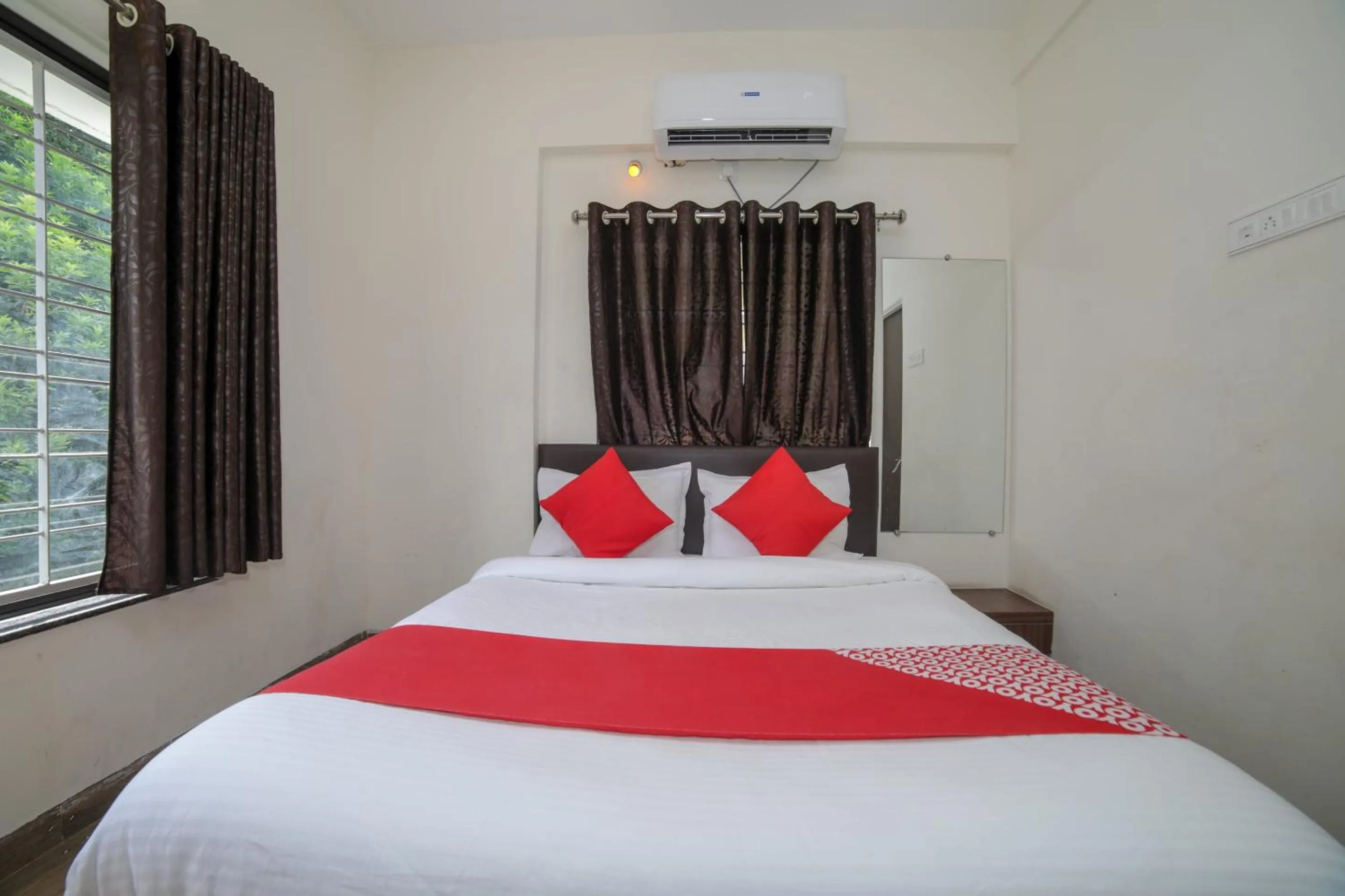 Bedroom, Bed in Hotel Shelter